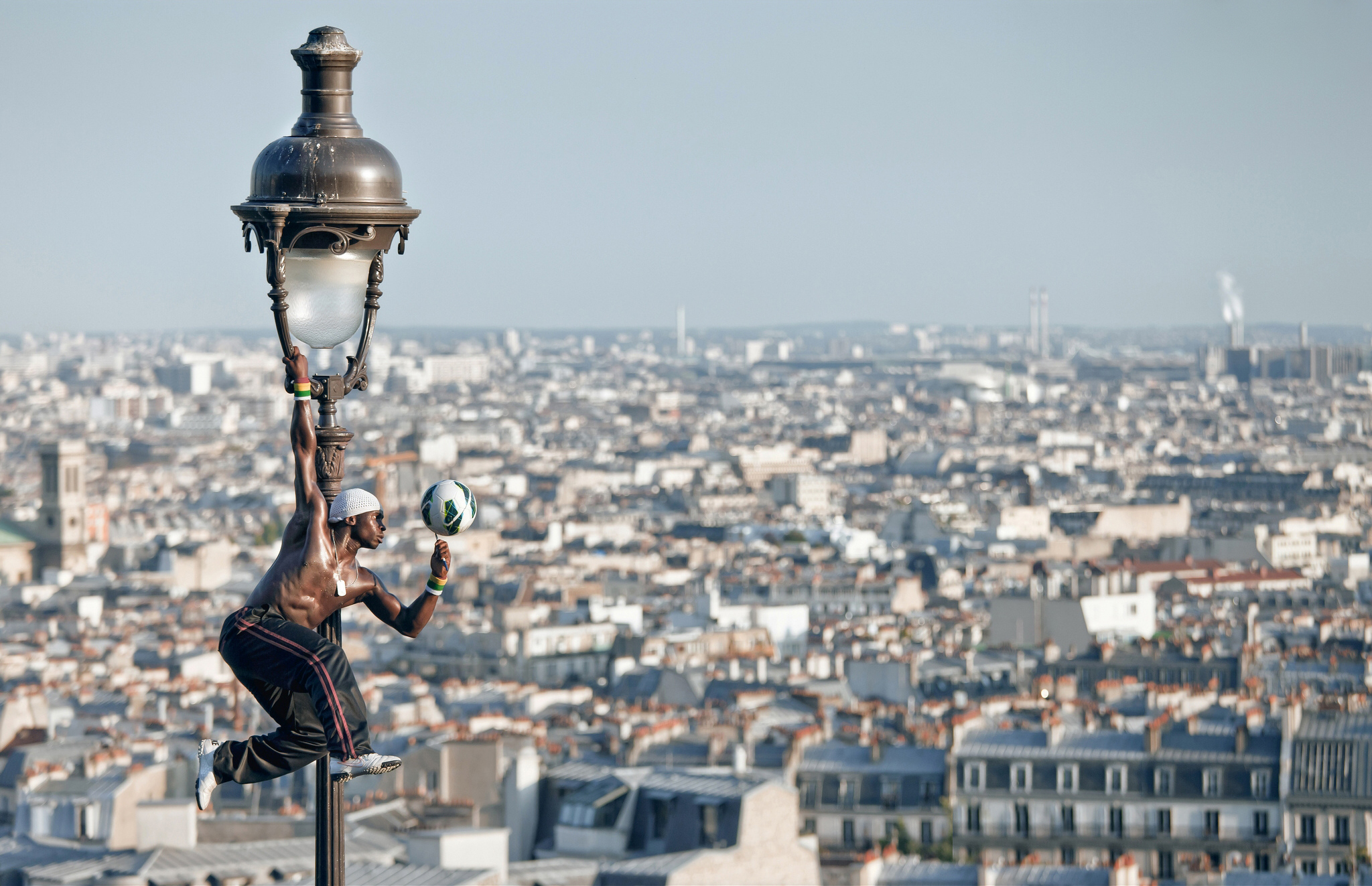 Free download wallpaper People, Paris, France, Ball, Panorama, Photography, Lamp Post, Soccer, Iya Traore on your PC desktop