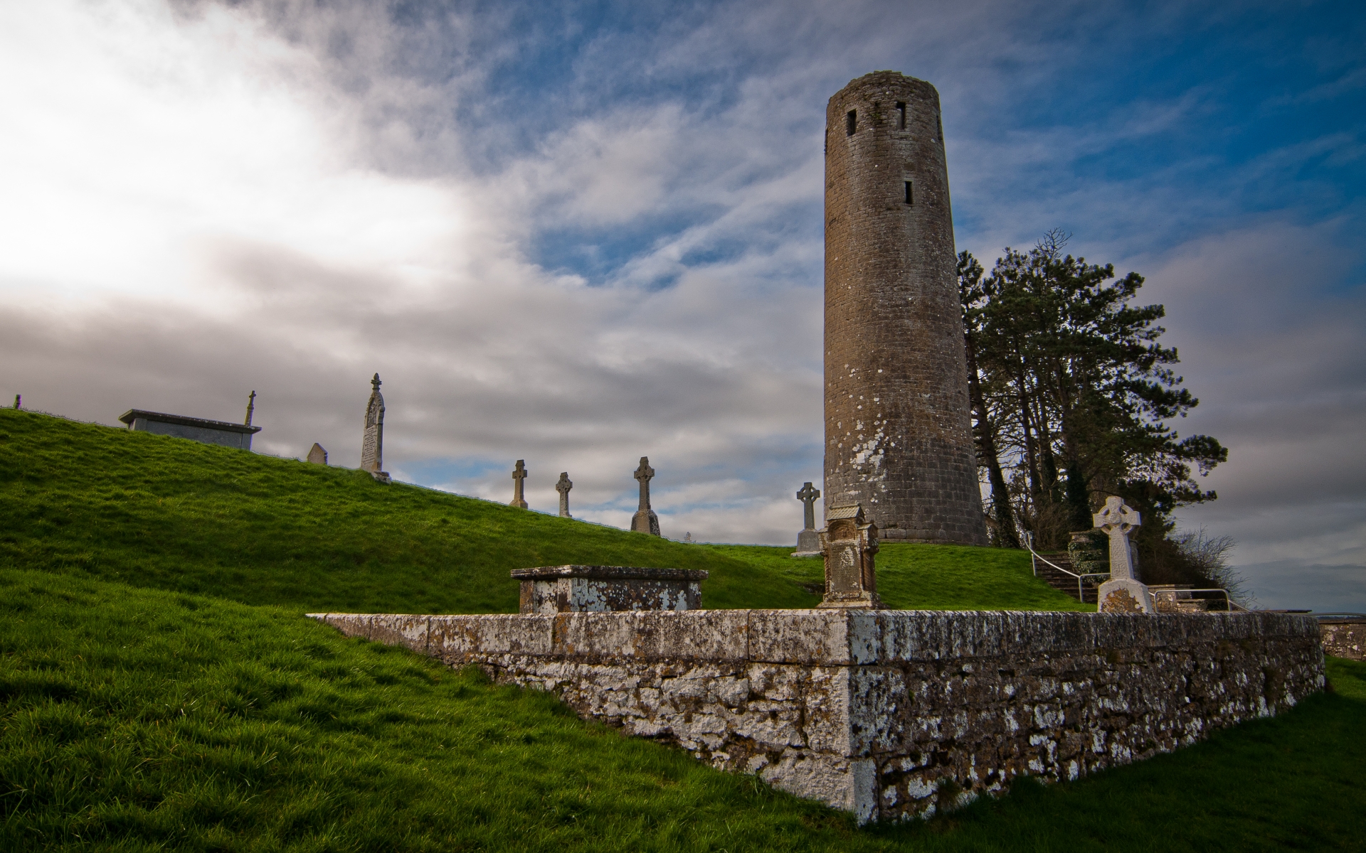 Free download wallpaper Tower, Ireland, Cross, Monastery, Religious, Cemetery, Clonmacnoise, Clonmacnoise Monastery on your PC desktop