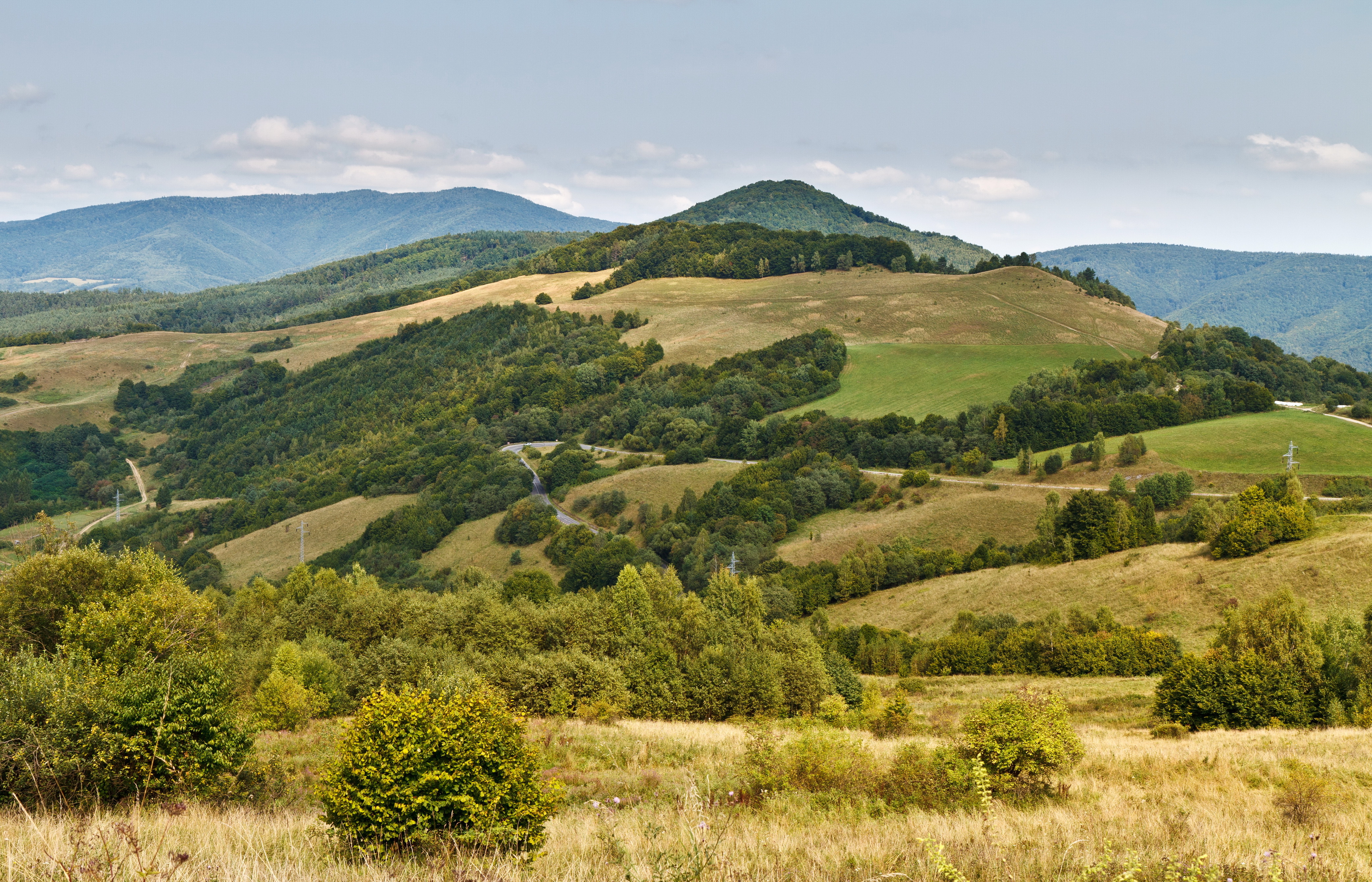 136553 Hintergrundbild herunterladen natur, grass, sky, mountains, slowakei - Bildschirmschoner und Bilder kostenlos
