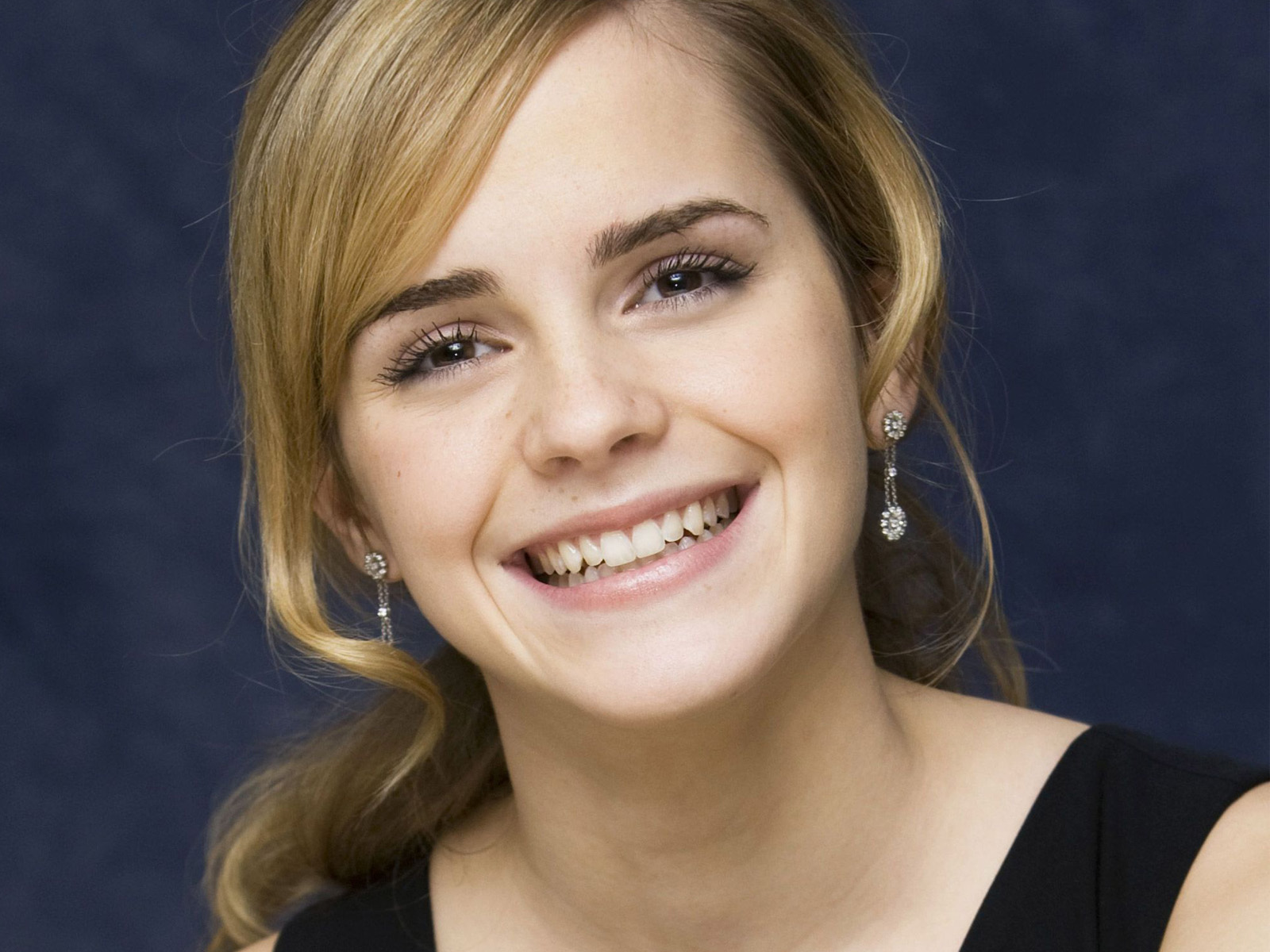 Free download wallpaper Emma Watson, Celebrity on your PC desktop