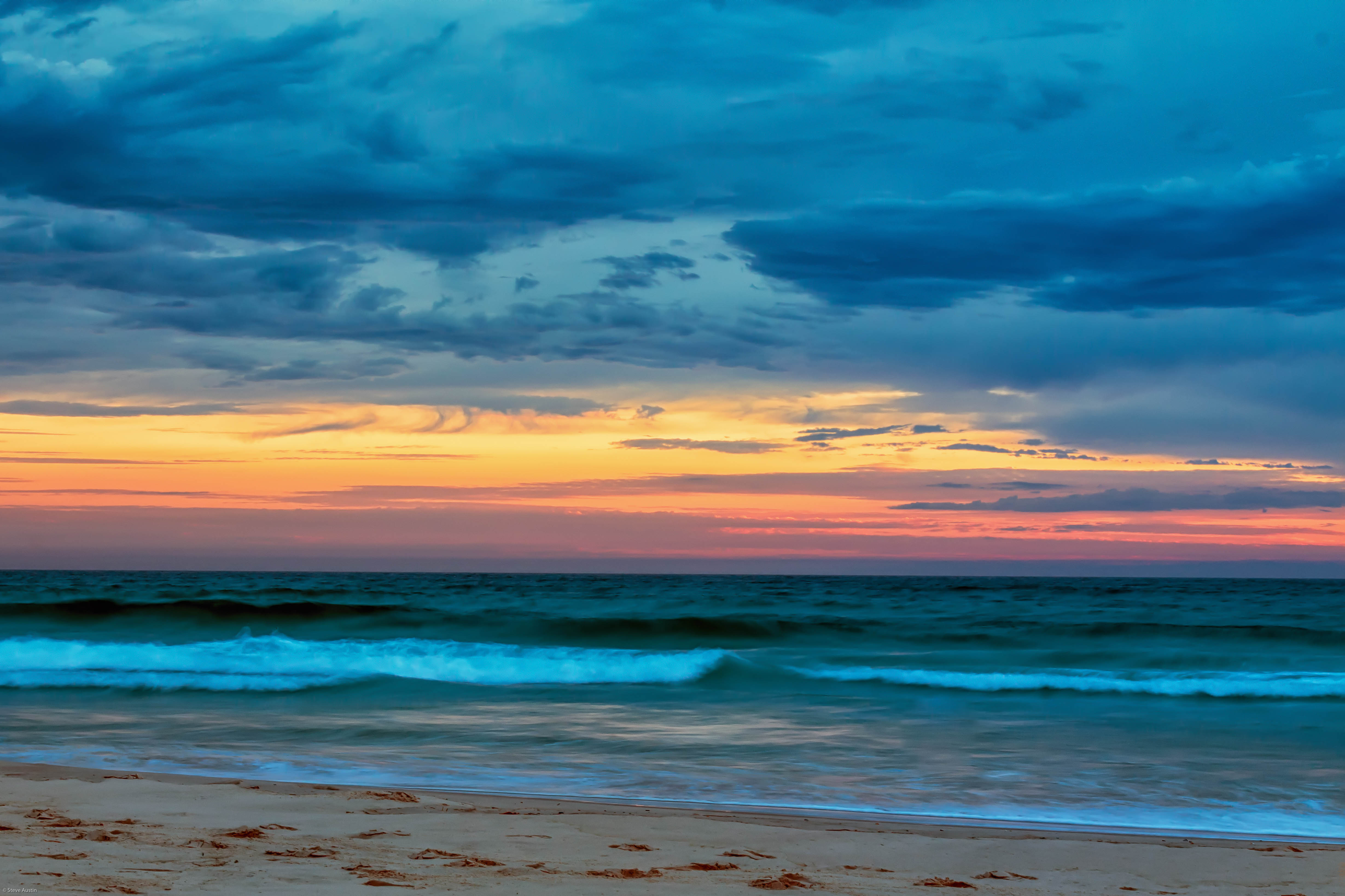 Handy-Wallpaper Clouds, Natur, Sunset, Waves, Sea, Landschaft, Strand kostenlos herunterladen.