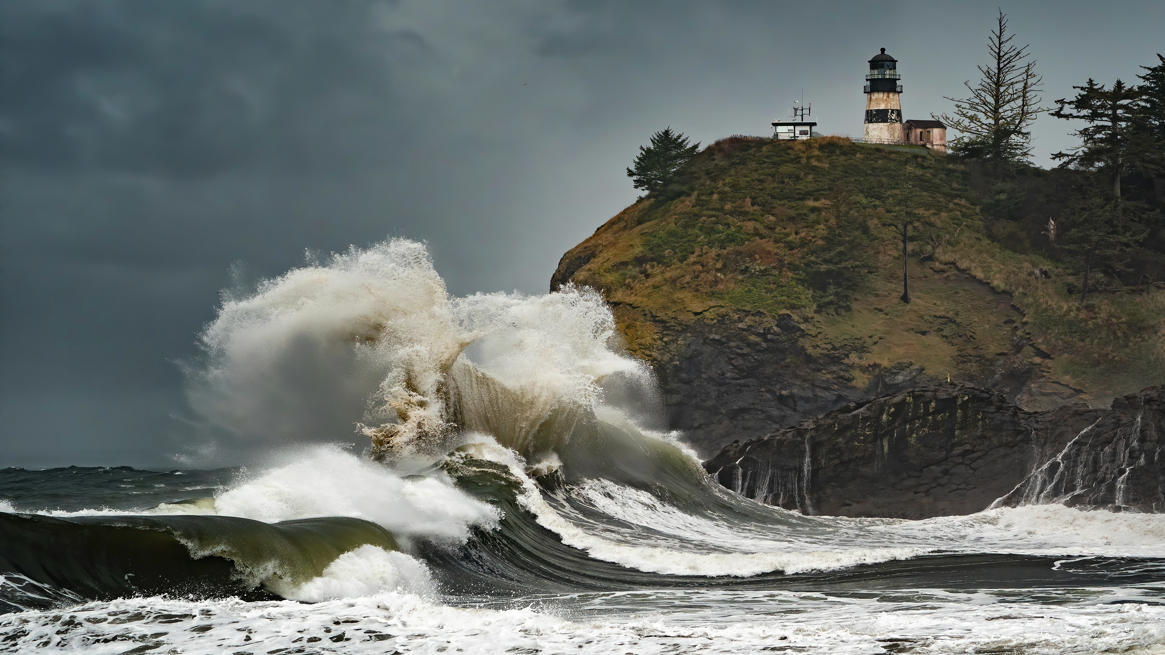 Free download wallpaper Sea, Lighthouse, Storm, Wave, Man Made on your PC desktop