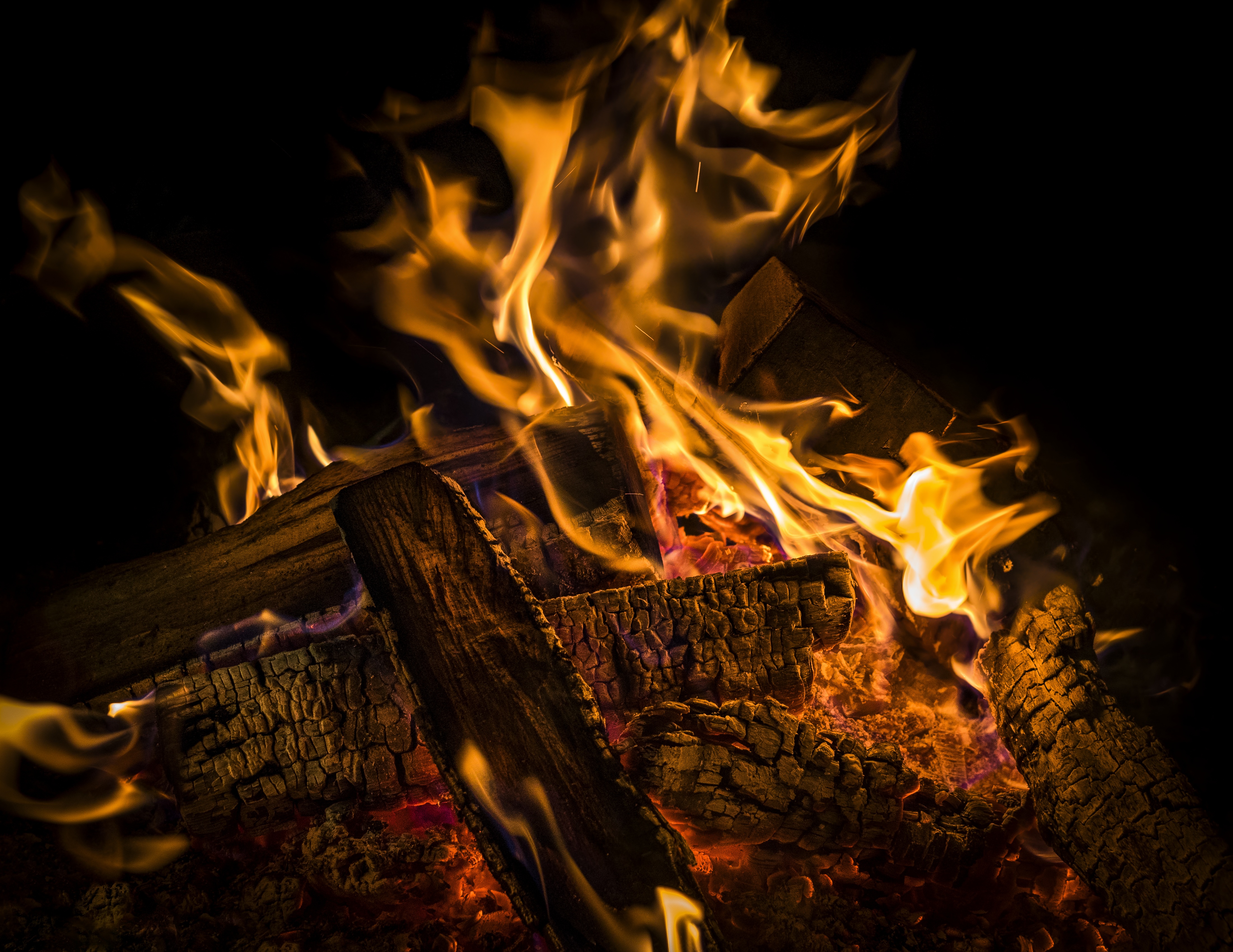 130441 Hintergrundbild herunterladen sonstige, bonfire, kohlen, verschiedenes, brennholz, asche, ash - Bildschirmschoner und Bilder kostenlos