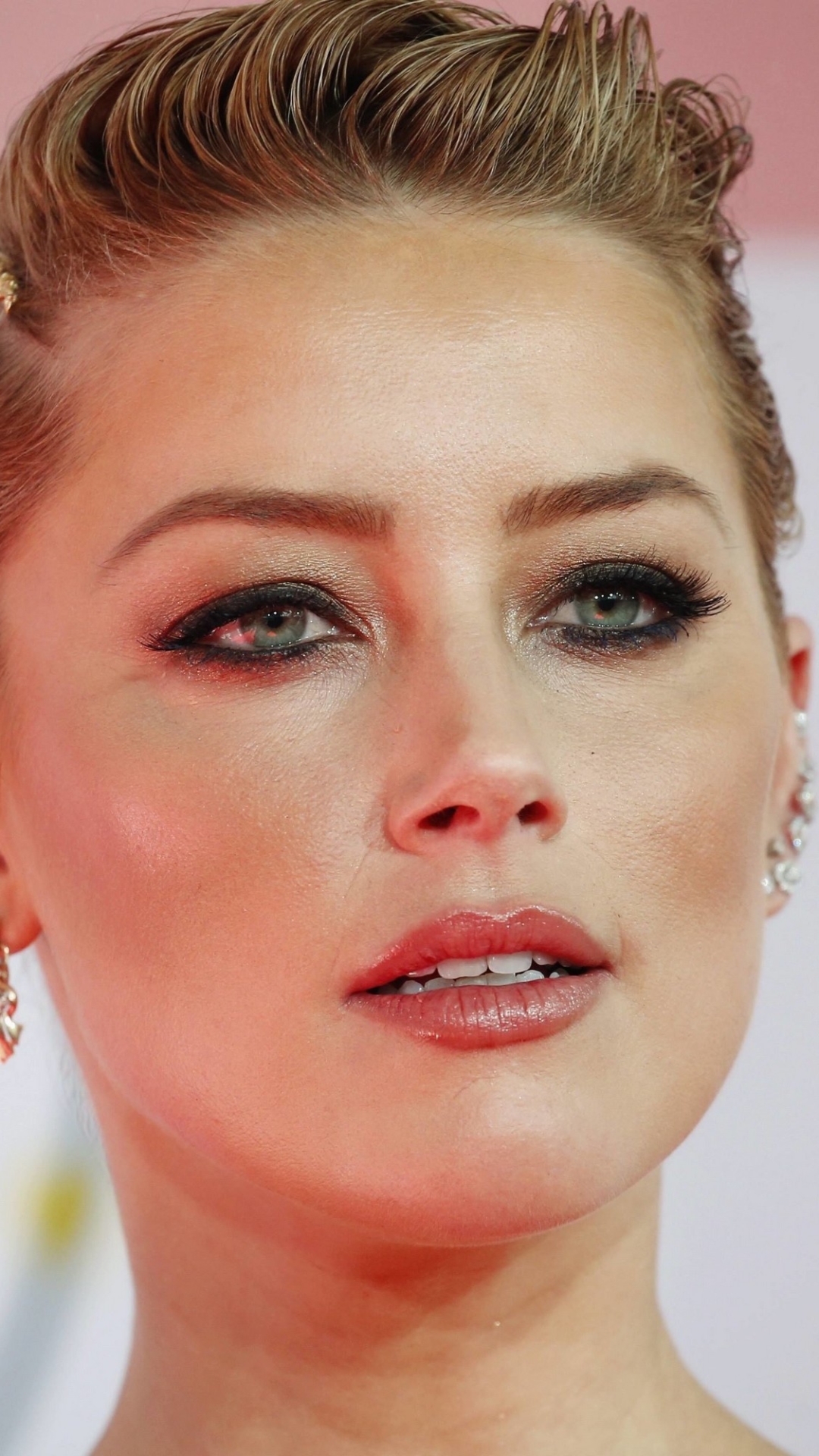 Download mobile wallpaper Close Up, Face, Blue Eyes, American, Celebrity, Actress, Amber Heard for free.