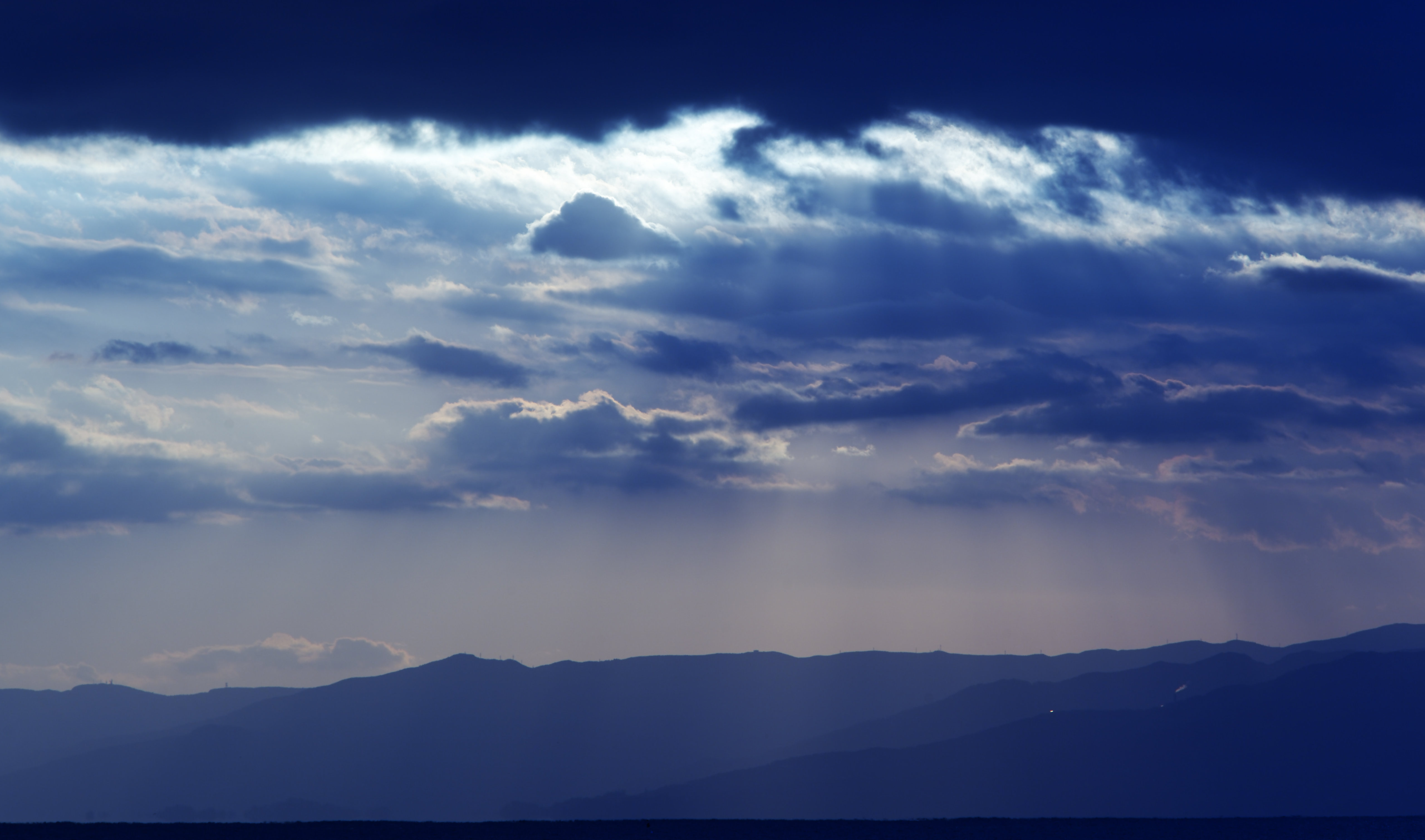 Free download wallpaper Rays, Beams, Holidays, Sky, Clouds, Mountains on your PC desktop