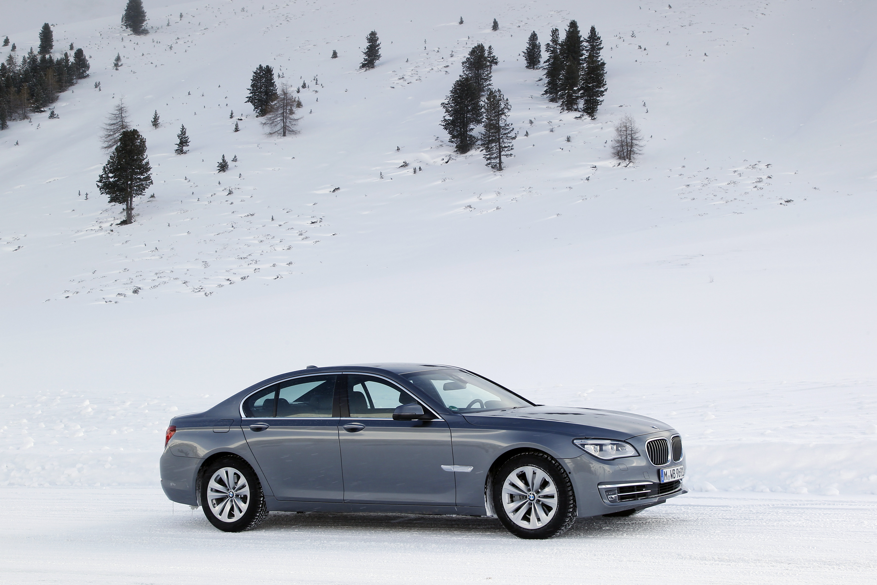 Download mobile wallpaper 2013 Bmw 7 Series, Vehicles, Bmw for free.