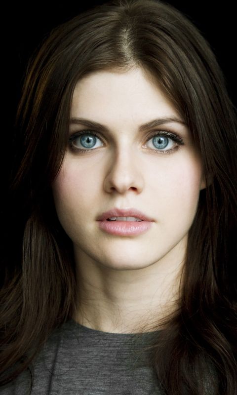 Download mobile wallpaper Face, Brunette, Blue Eyes, American, Celebrity, Actress, Alexandra Daddario for free.