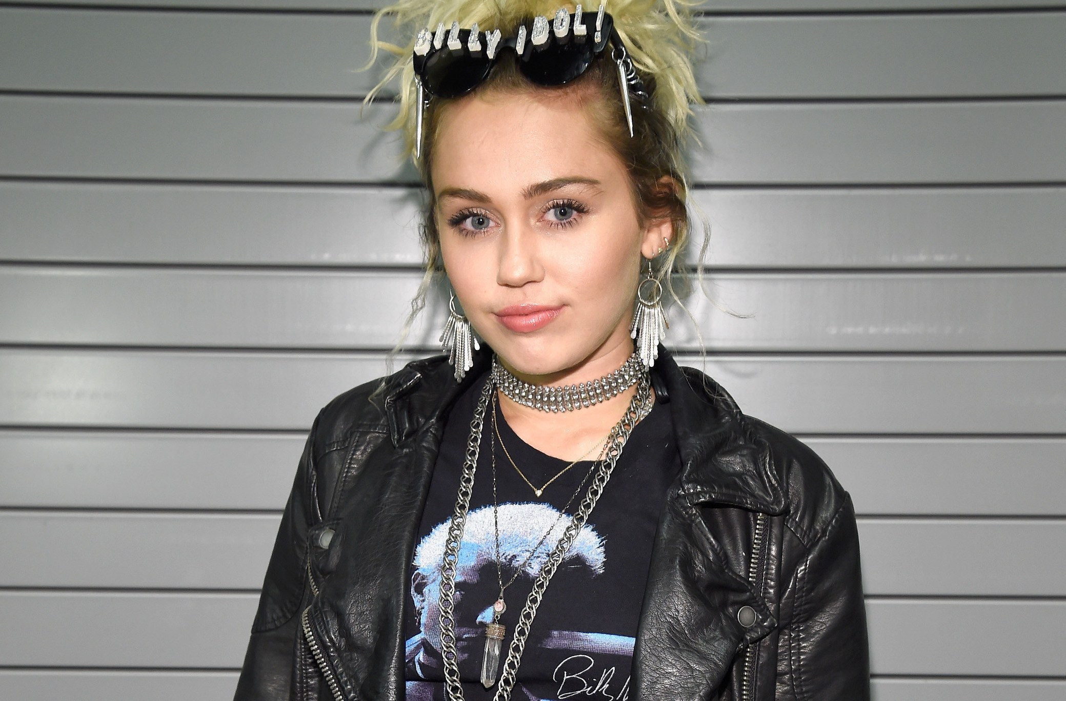 Download mobile wallpaper Music, Singer, Miley Cyrus for free.