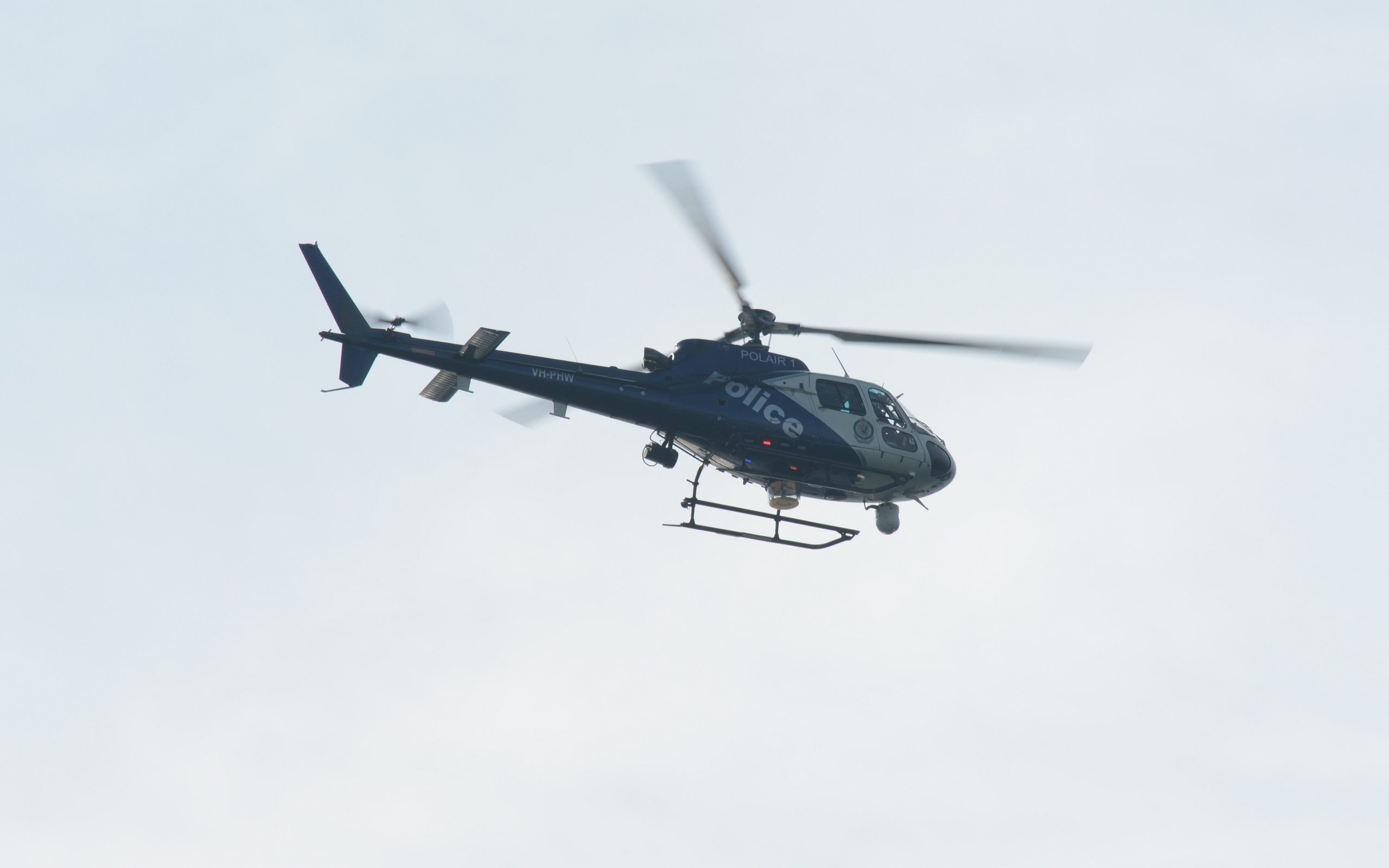 381292 скачать обои транспортные средства, eurocopter as350 écureuil, еврокоптер, вертолёт, полиция, самолет - заставки и картинки бесплатно