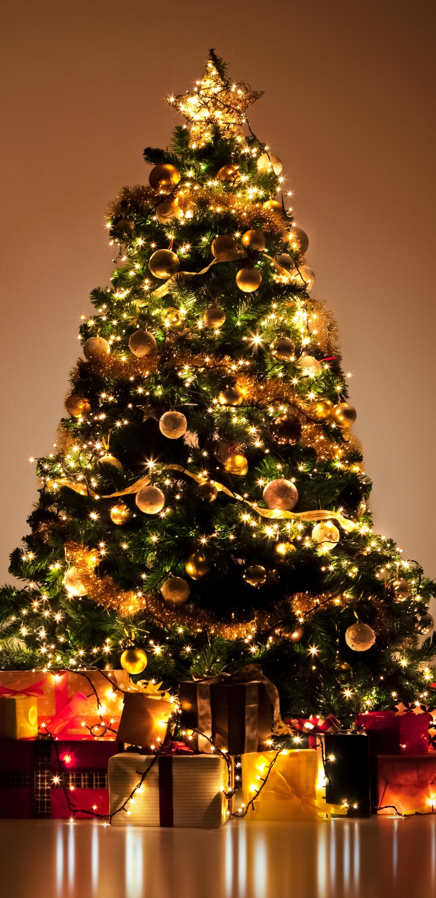 Download mobile wallpaper Christmas, Holiday, Gift, Christmas Tree, Christmas Ornaments, Christmas Lights for free.