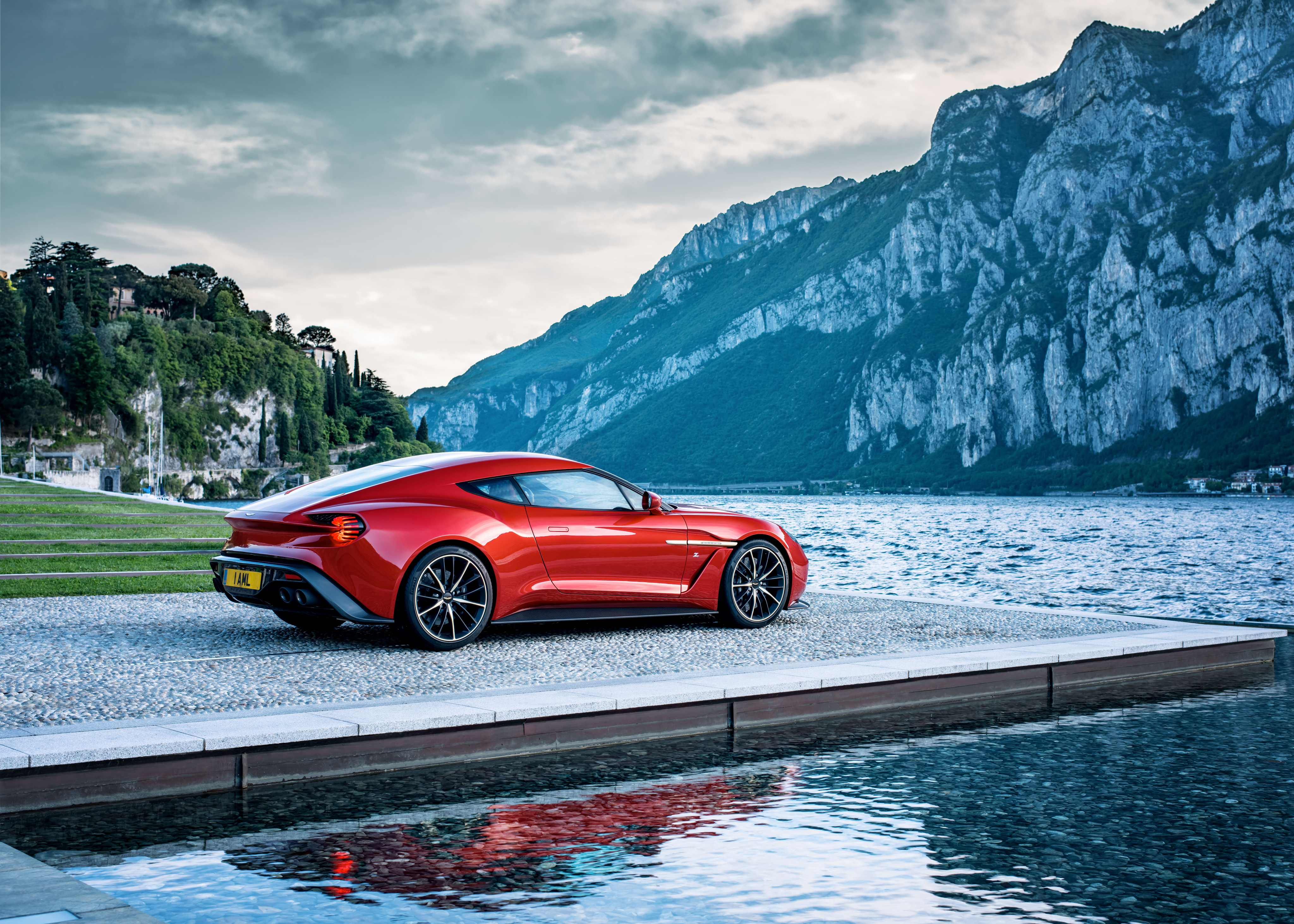 Download mobile wallpaper Aston Martin, Car, Aston Martin Vanquish, Vehicles, Grand Tourer for free.