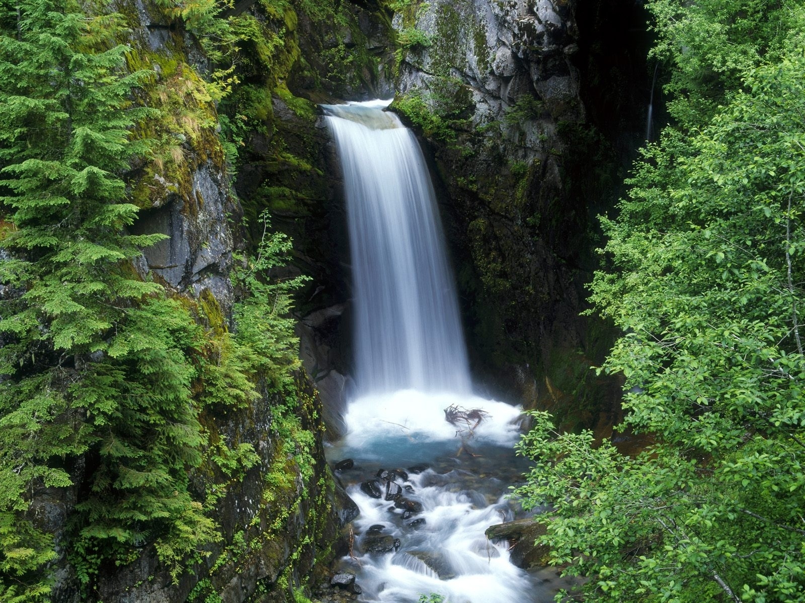 Download mobile wallpaper Nature, Water, Waterfalls, Waterfall, Vegetation, Earth, River for free.