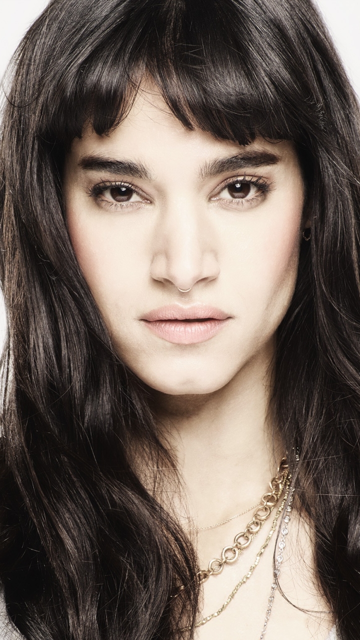 Download mobile wallpaper Face, Celebrity, Brown Eyes, Black Hair, Actress, French, Sofia Boutella for free.