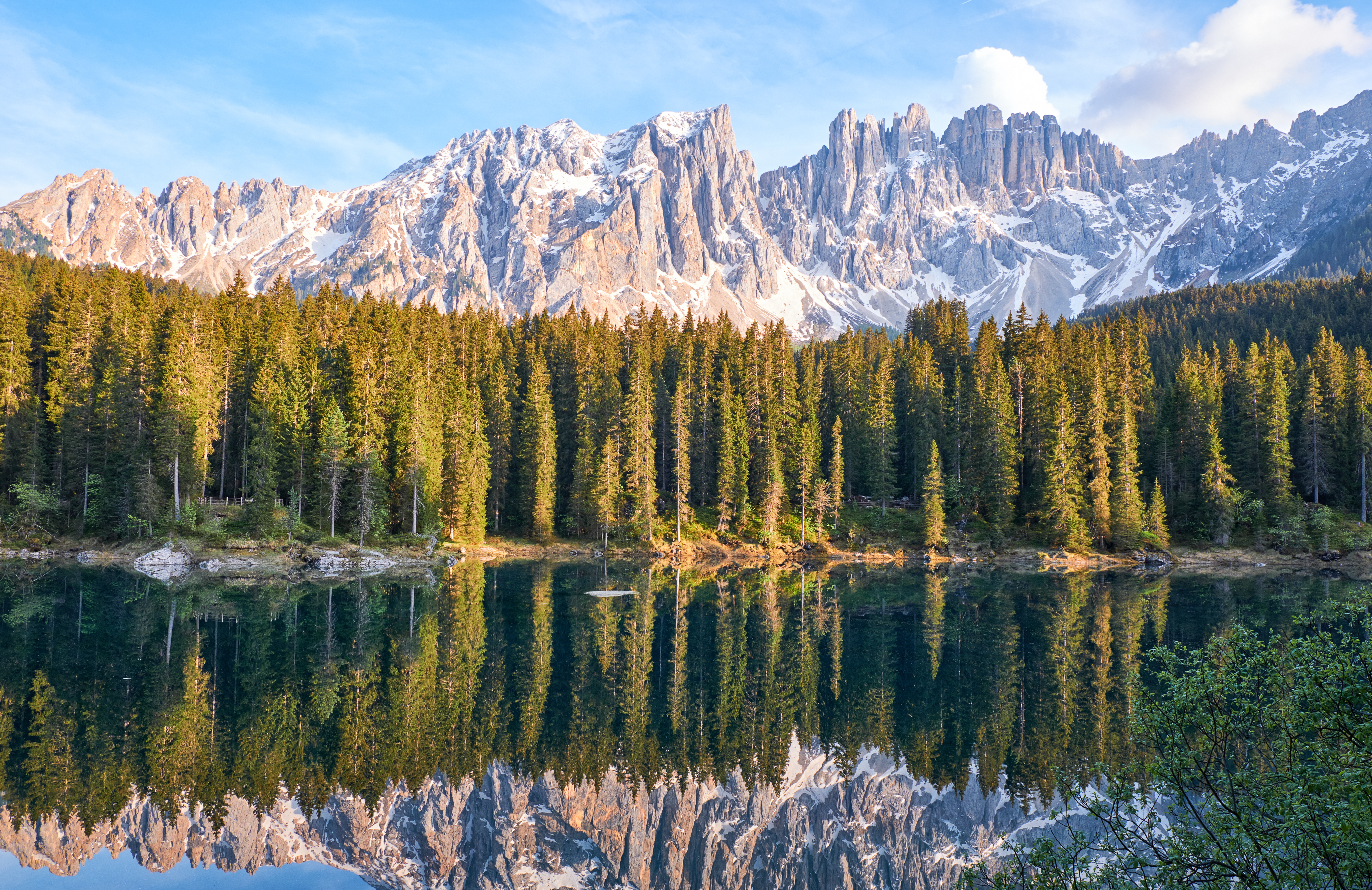 Descarga gratis la imagen Naturaleza, Árboles, Cielo, Montaña, Lago, Tops, Vértice, Reflexión en el escritorio de tu PC