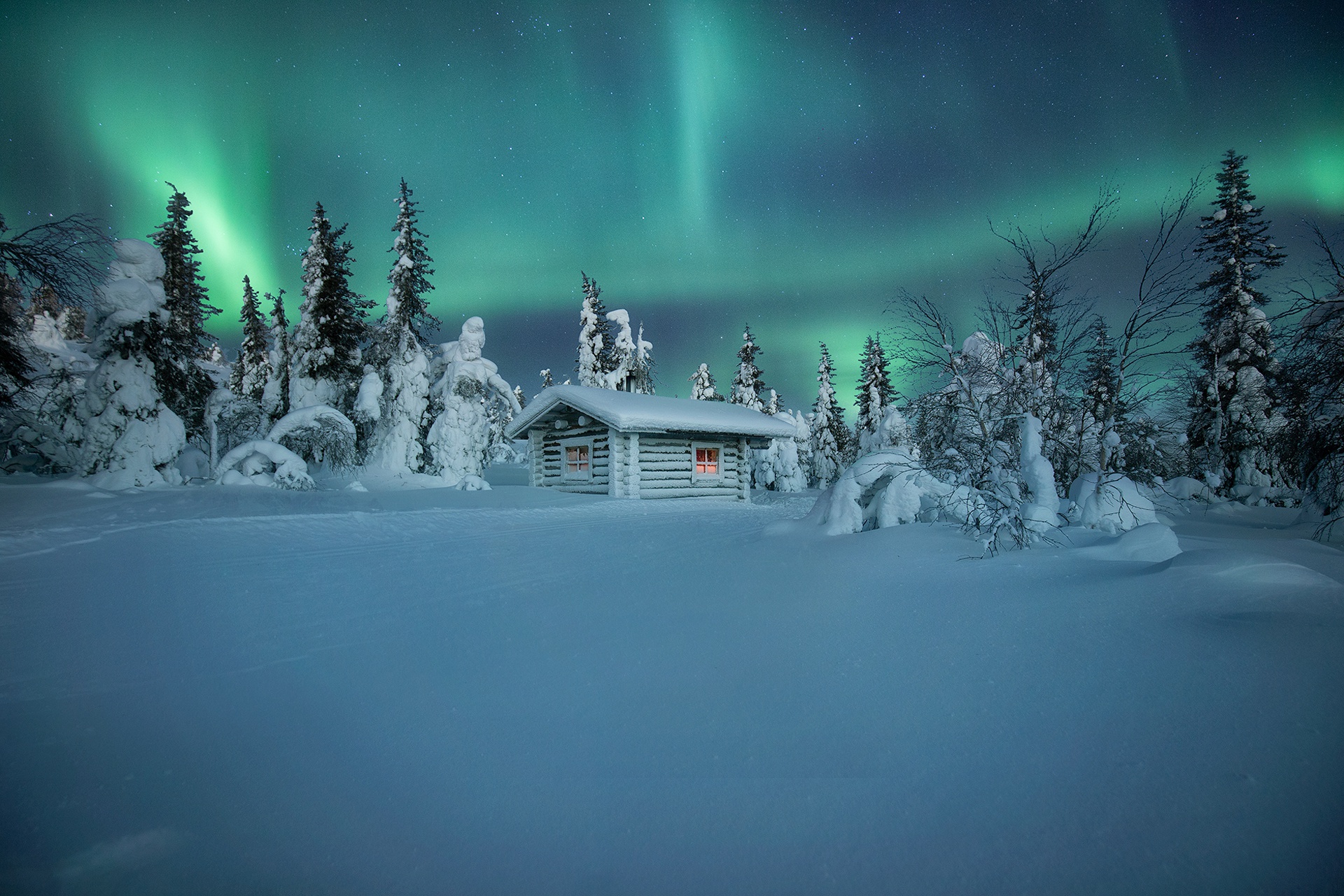 968060 скачать картинку снег, зима, финляндия, сделано человеком, кабина, свет, ночь, небо - обои и заставки бесплатно