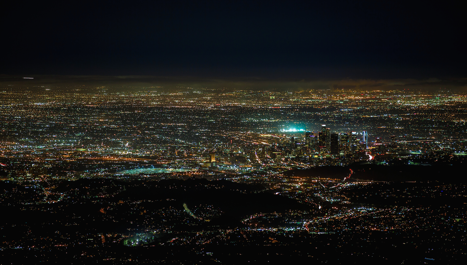 Laden Sie das Städte, Horizont, Licht, Stadtbild, Los Angeles, Nacht, Vereinigte Staaten Von Amerika, Menschengemacht, Großstadt, Luftbildfotografie-Bild kostenlos auf Ihren PC-Desktop herunter