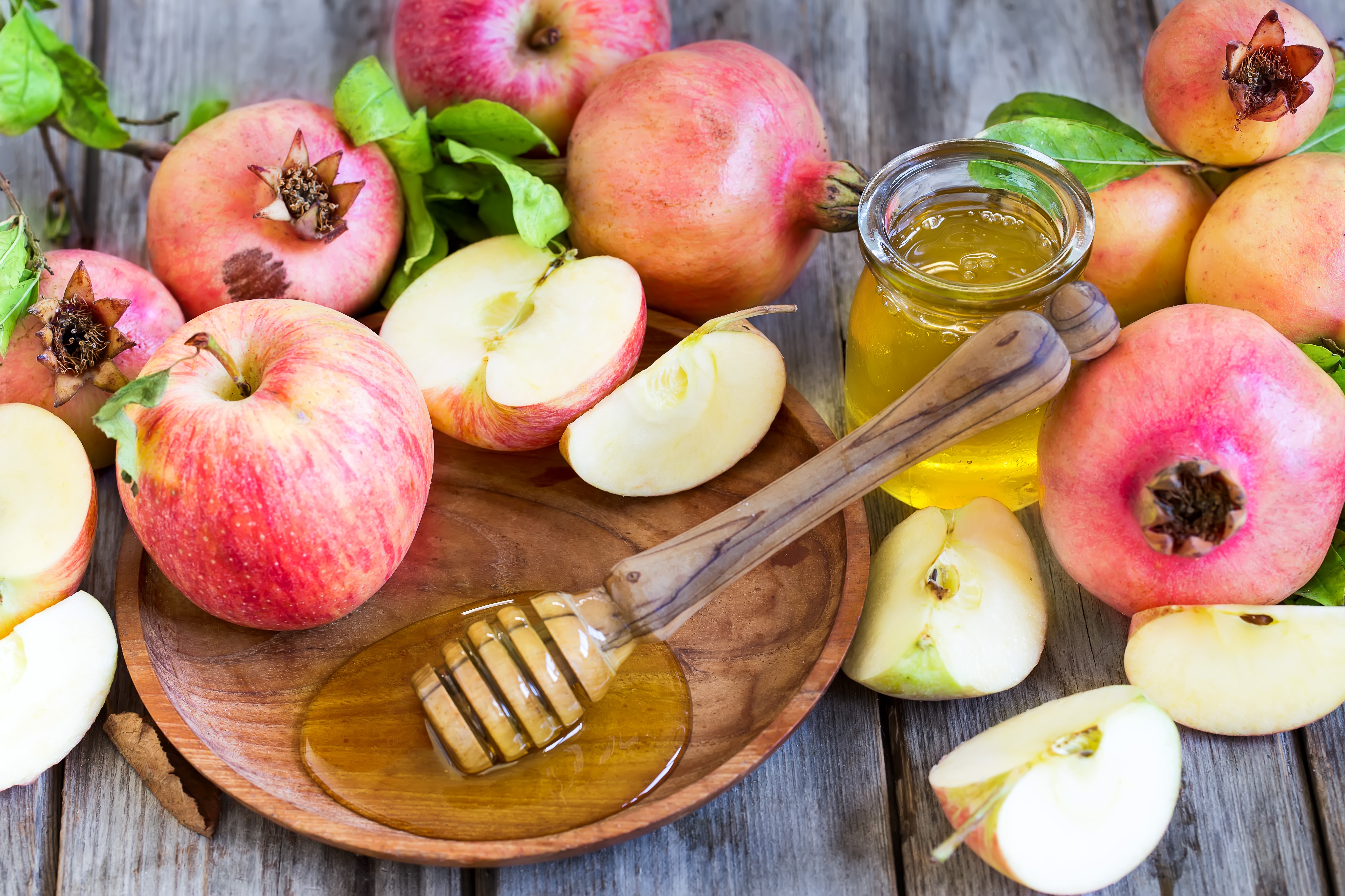 Free download wallpaper Fruits, Food, Apple, Still Life, Fruit, Honey, Pomegranate on your PC desktop