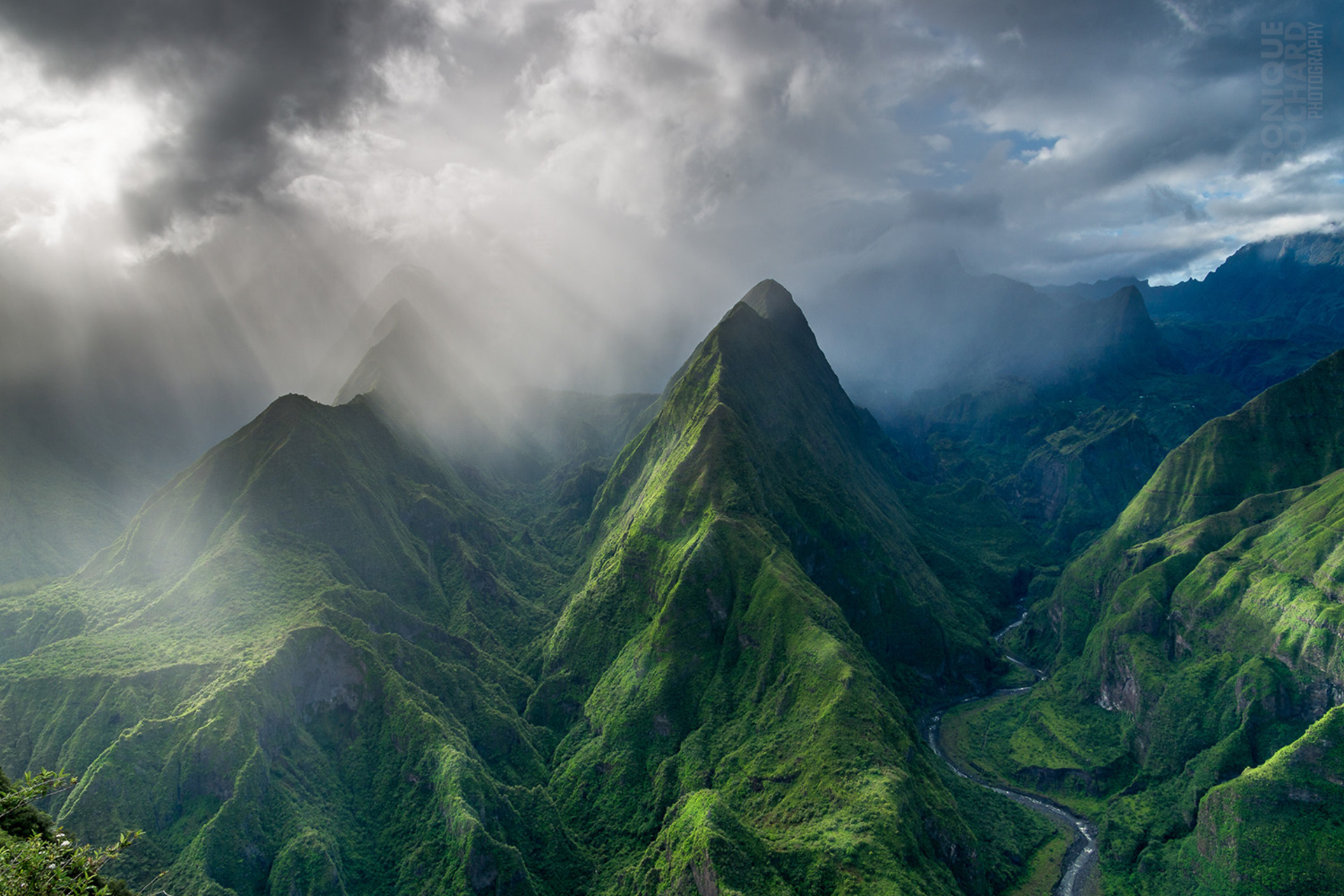 Download mobile wallpaper Mountains, Mountain, Fog, Earth, Cloud, Sunbeam, Sunshine for free.
