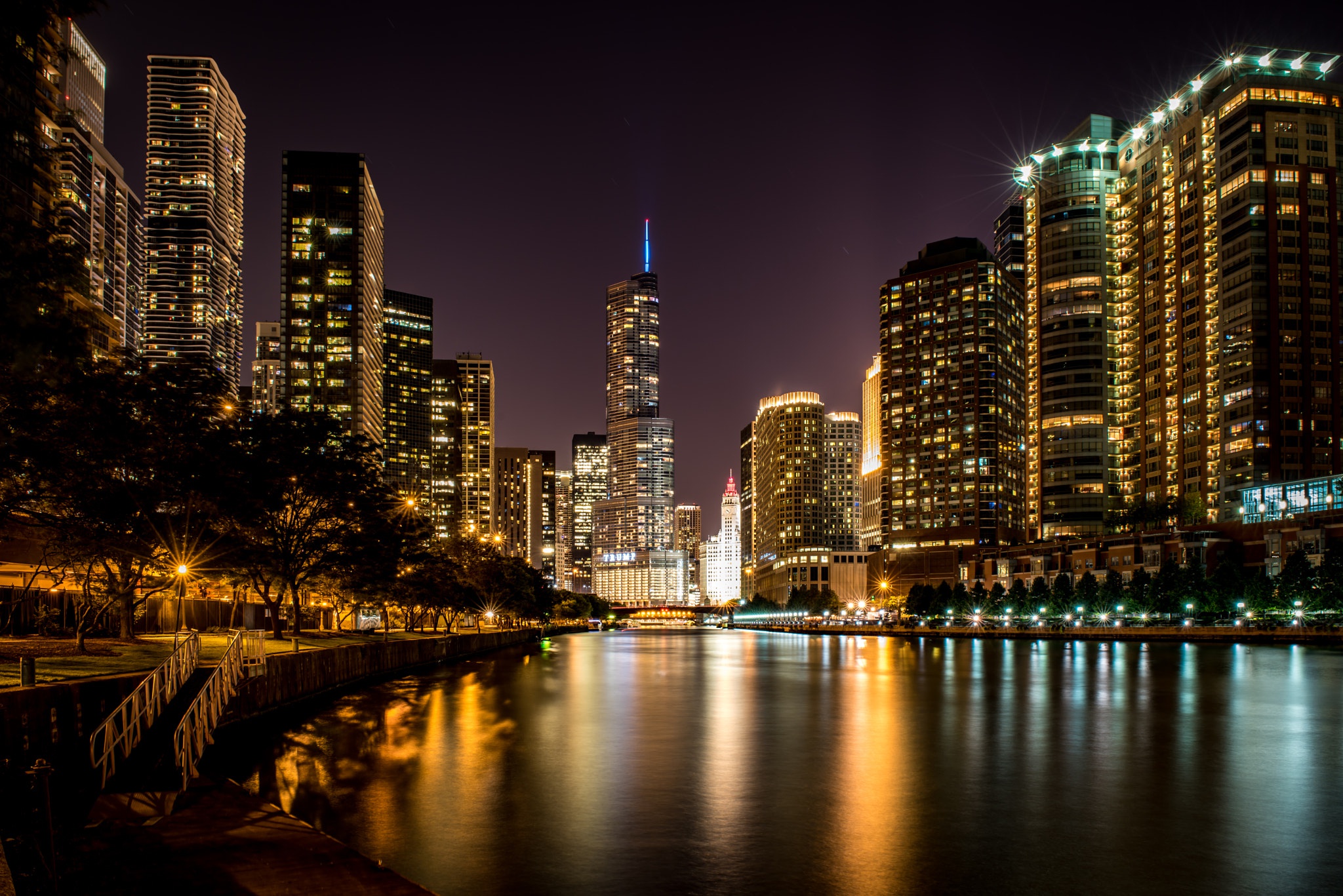 Download mobile wallpaper Cities, Night, Usa, City, Skyscraper, Building, Chicago, Man Made for free.