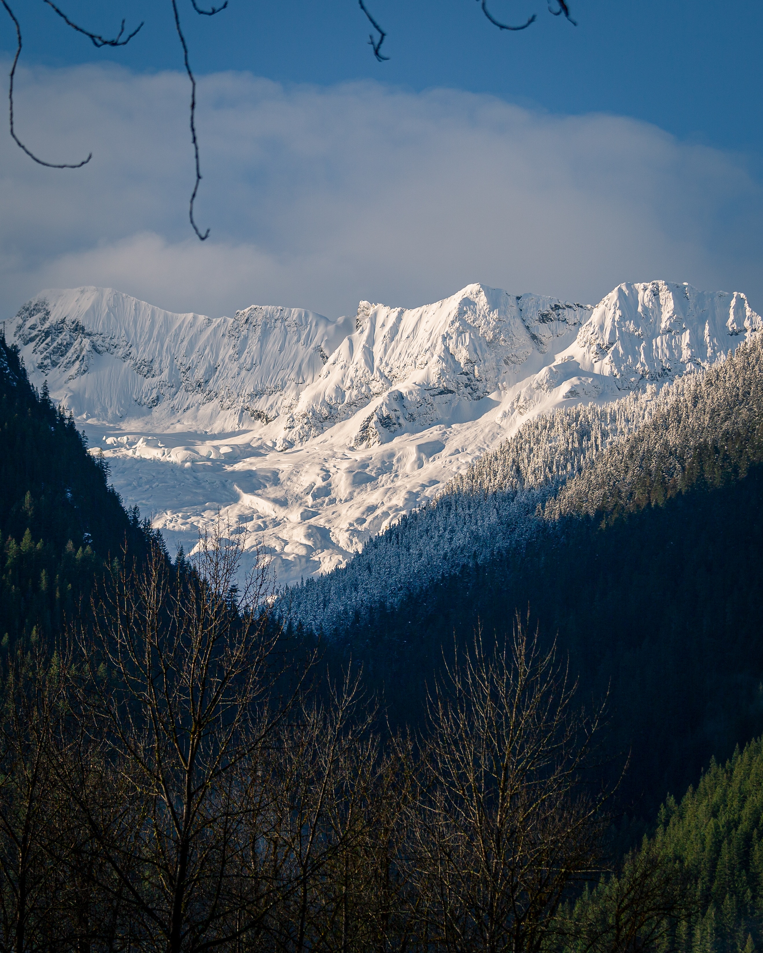 Handy-Wallpaper Natur, Gebirge, Bergkette, Winter, Bäume, Schnee, Mountains, Landschaft kostenlos herunterladen.