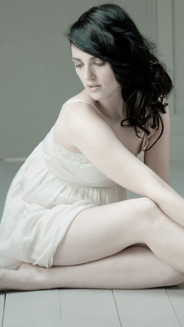 Download mobile wallpaper Celebrity, Canadian, Black Hair, Actress, White Dress, Katie Mcgrath for free.