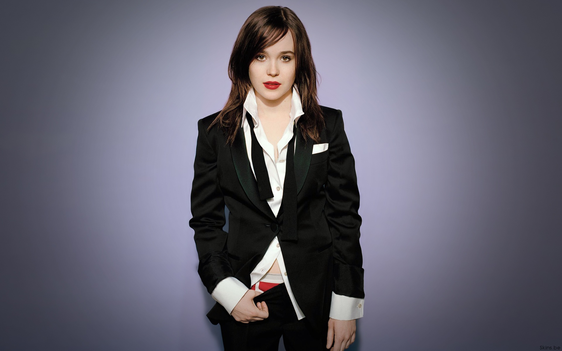  Ellen Page Cellphone FHD pic