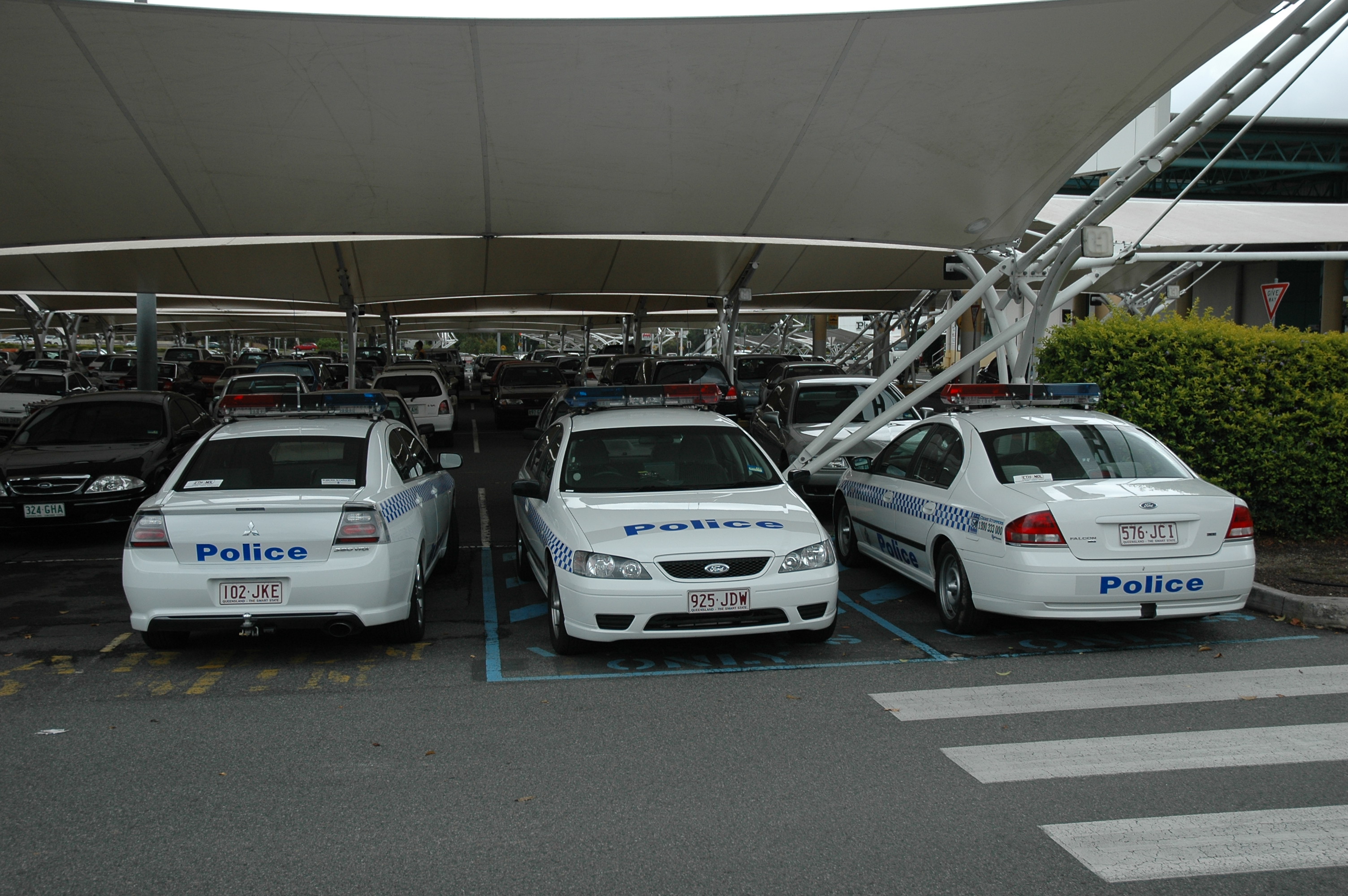 Handy-Wallpaper Polizei, Fahrzeuge kostenlos herunterladen.