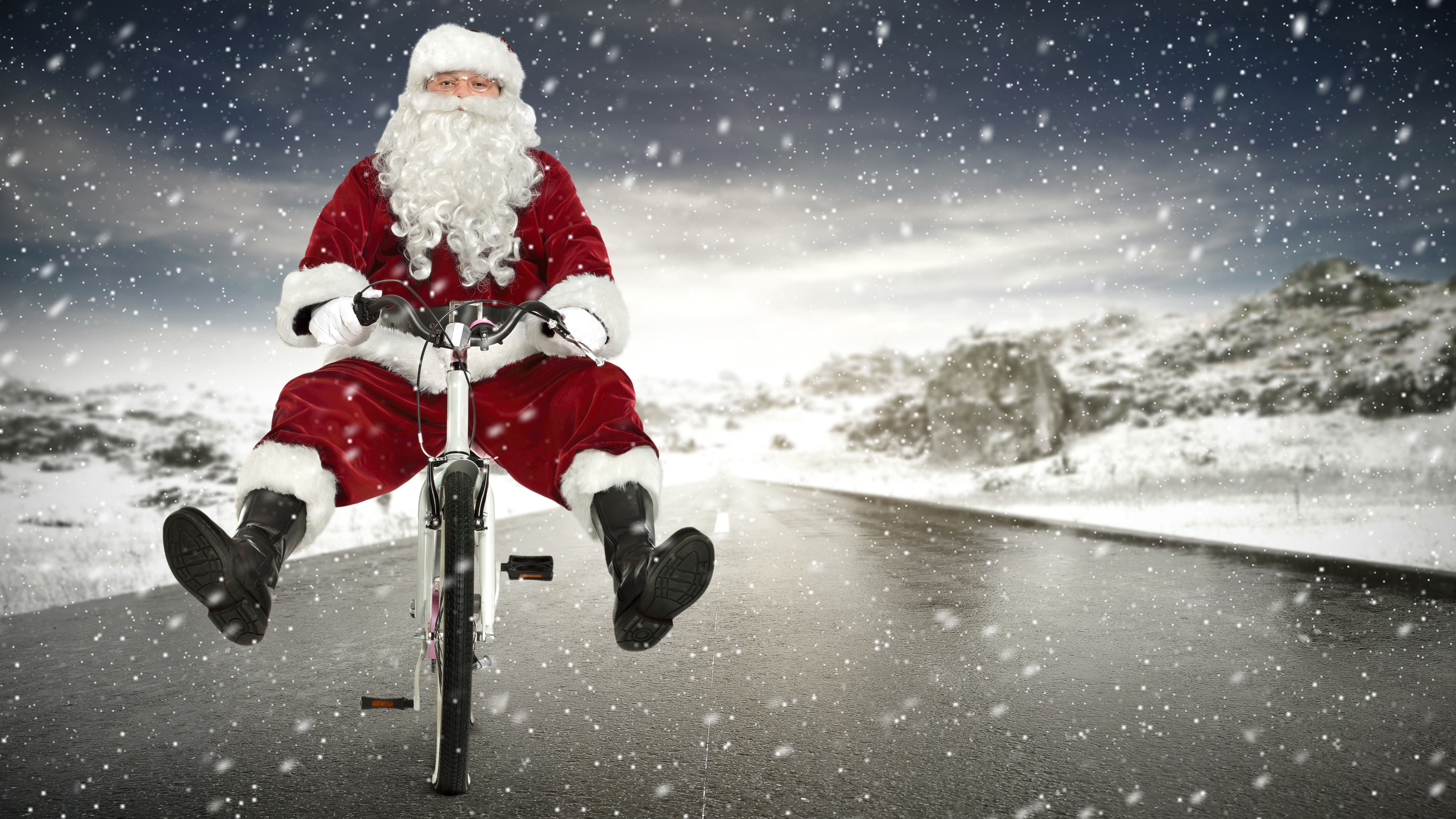 Скачати мобільні шпалери Сніг, Різдво, Свято, Велосипед, Санта безкоштовно.