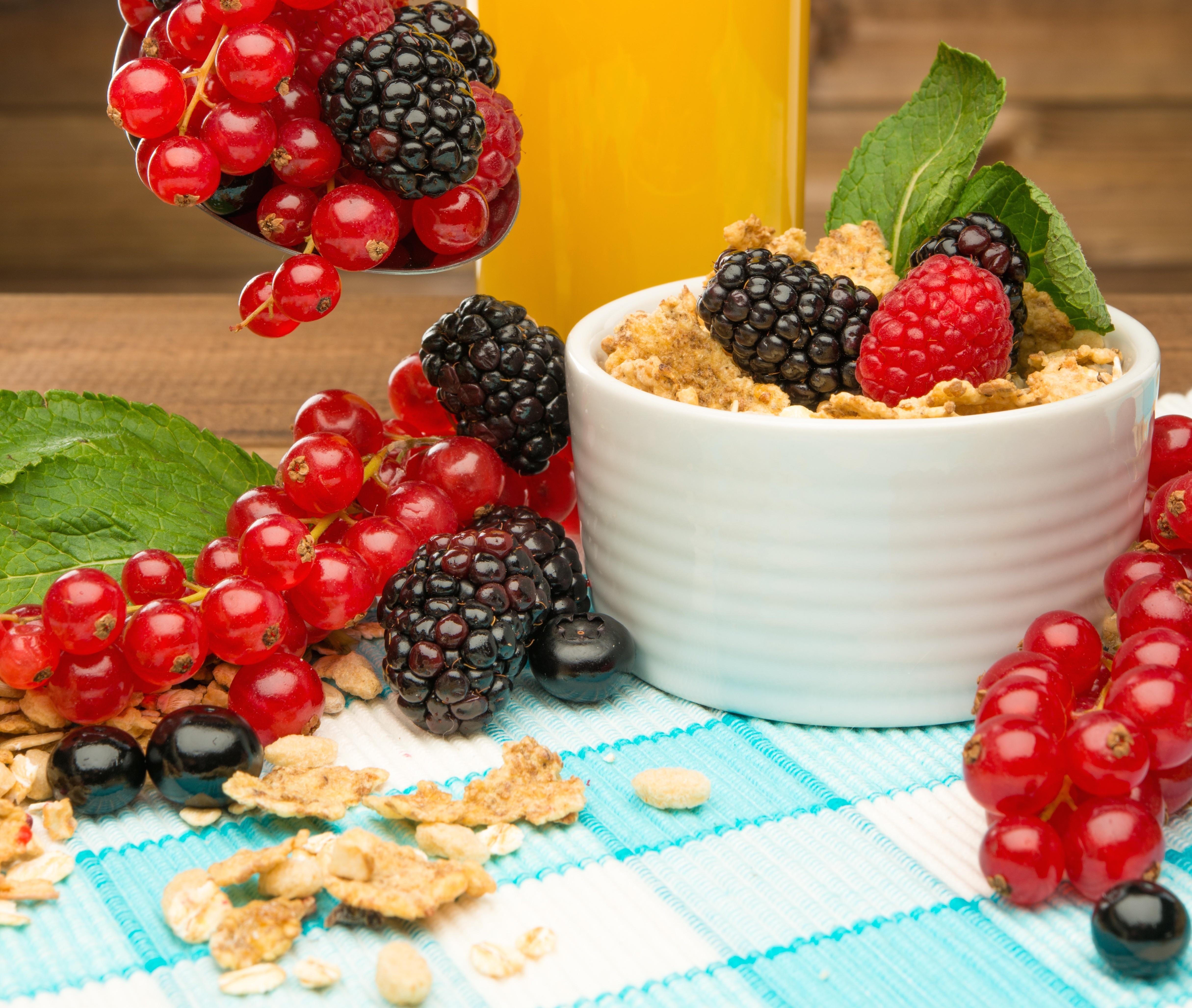 Free download wallpaper Food, Blueberry, Berry, Muesli, Breakfast, Currants on your PC desktop