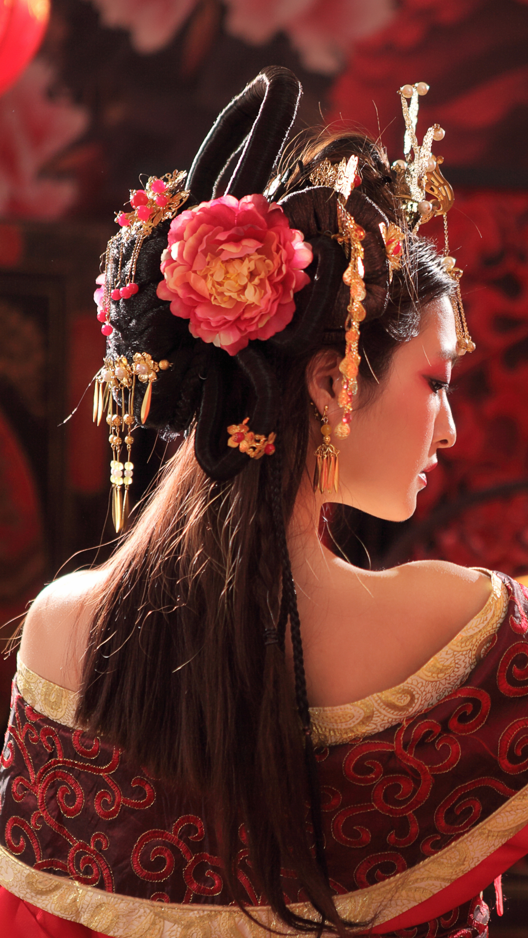 Download mobile wallpaper Rear, Women, Asian, Taiwanese, Traditional Costume, Hair Dress for free.
