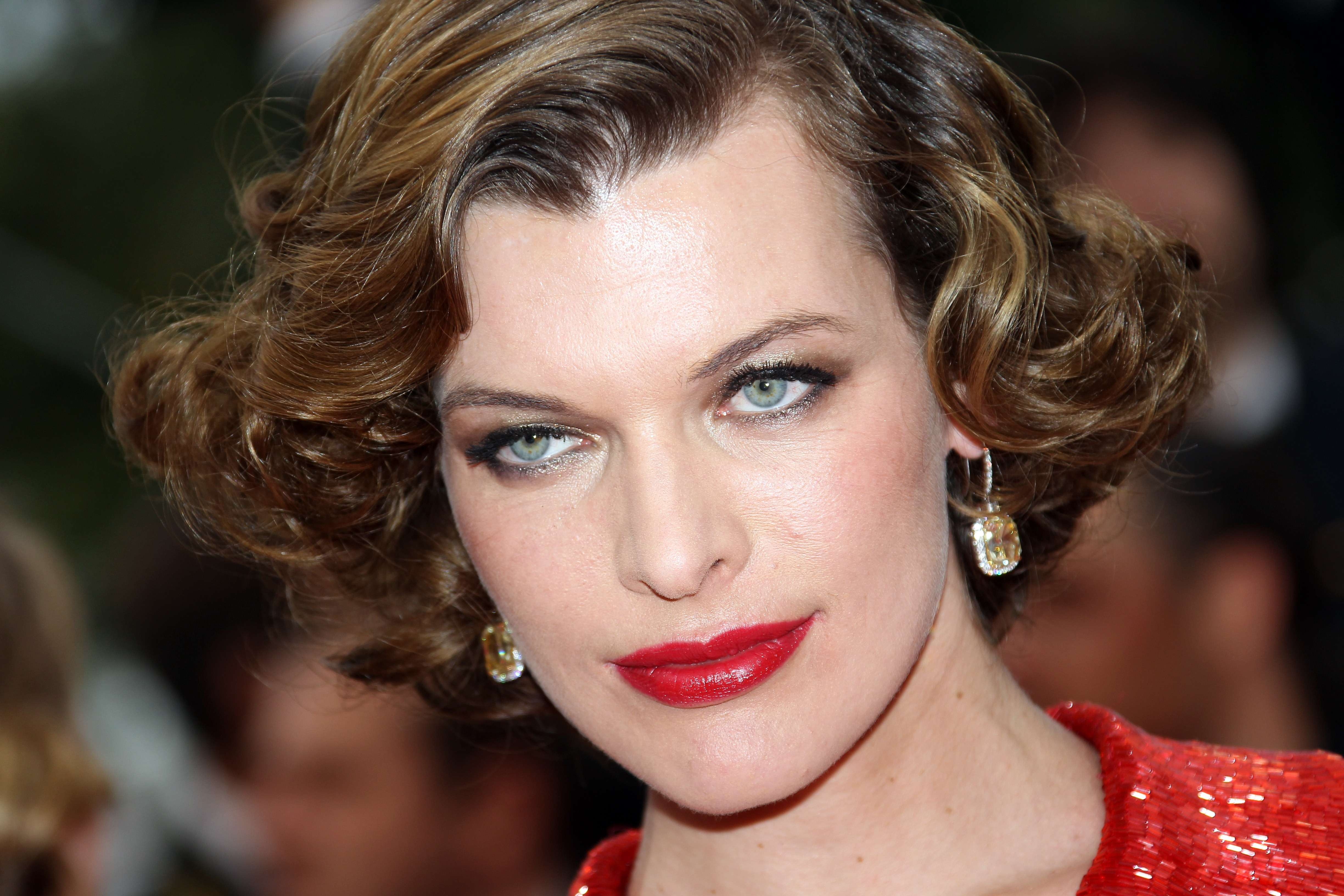 Download mobile wallpaper Milla Jovovich, Celebrity for free.