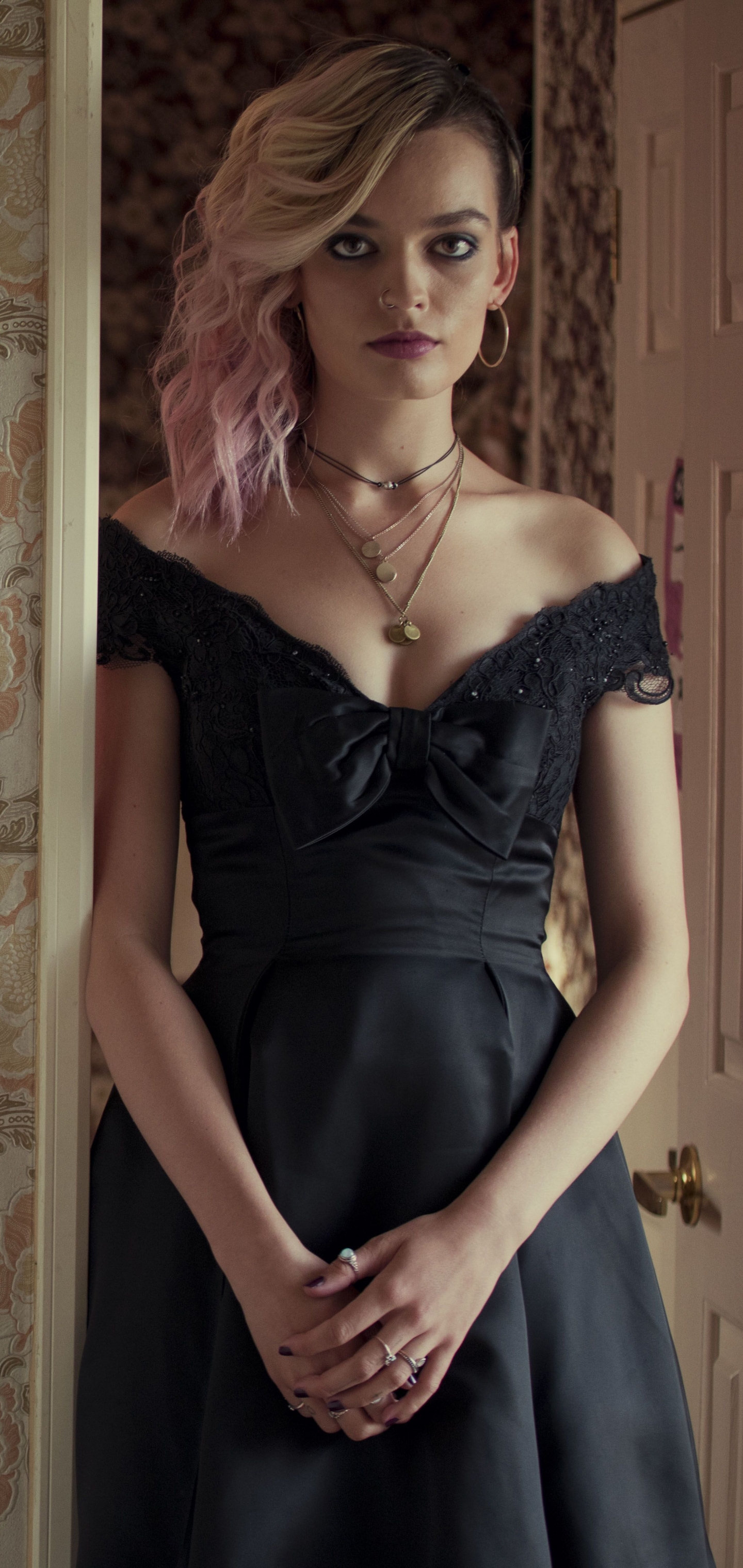 emma mackey, celebrity, necklace, english, actress, black dress, two toned hair
