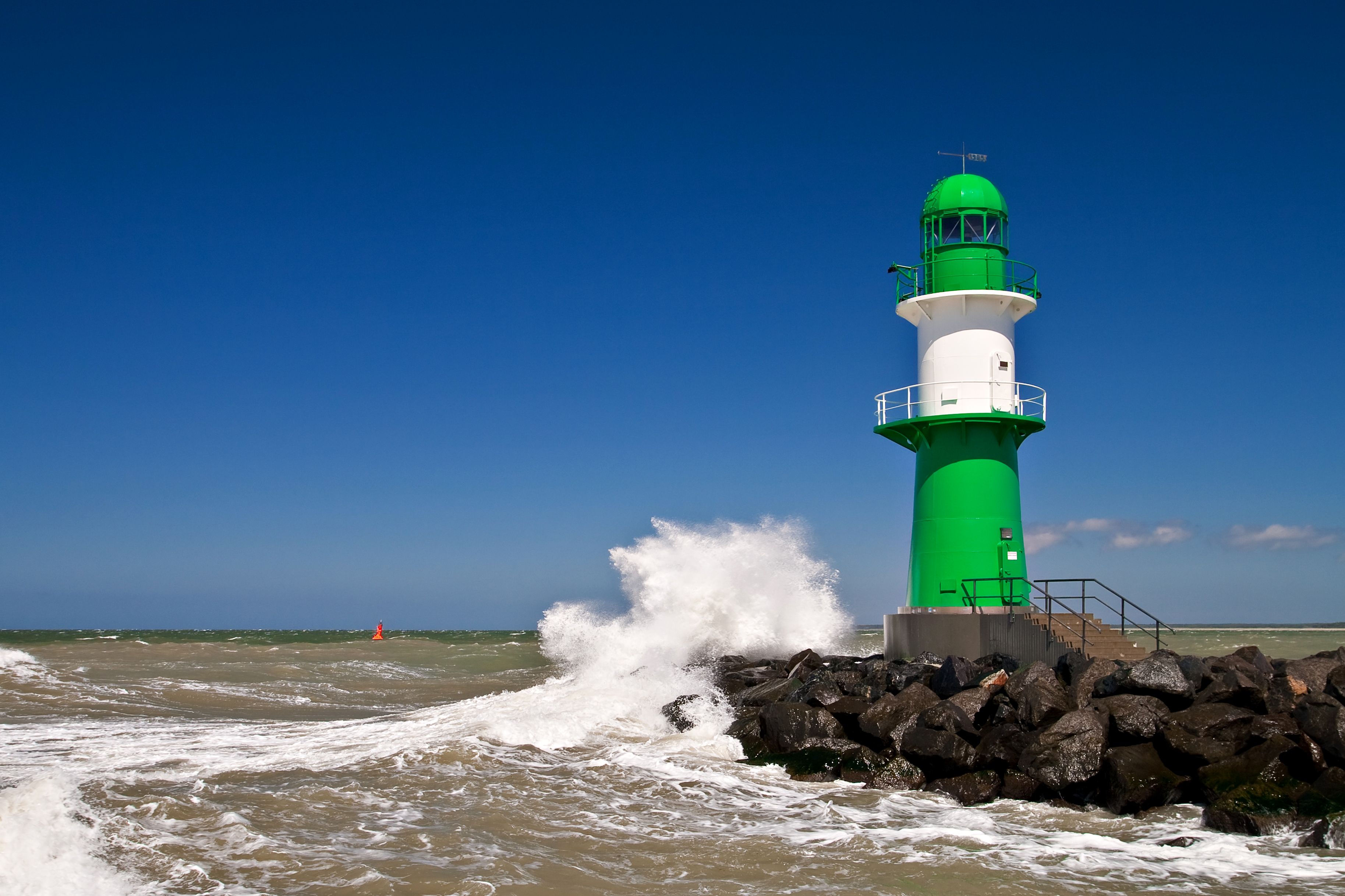 Téléchargez des papiers peints mobile Horizon, Océan, Phare, Vague, Construction Humaine gratuitement.