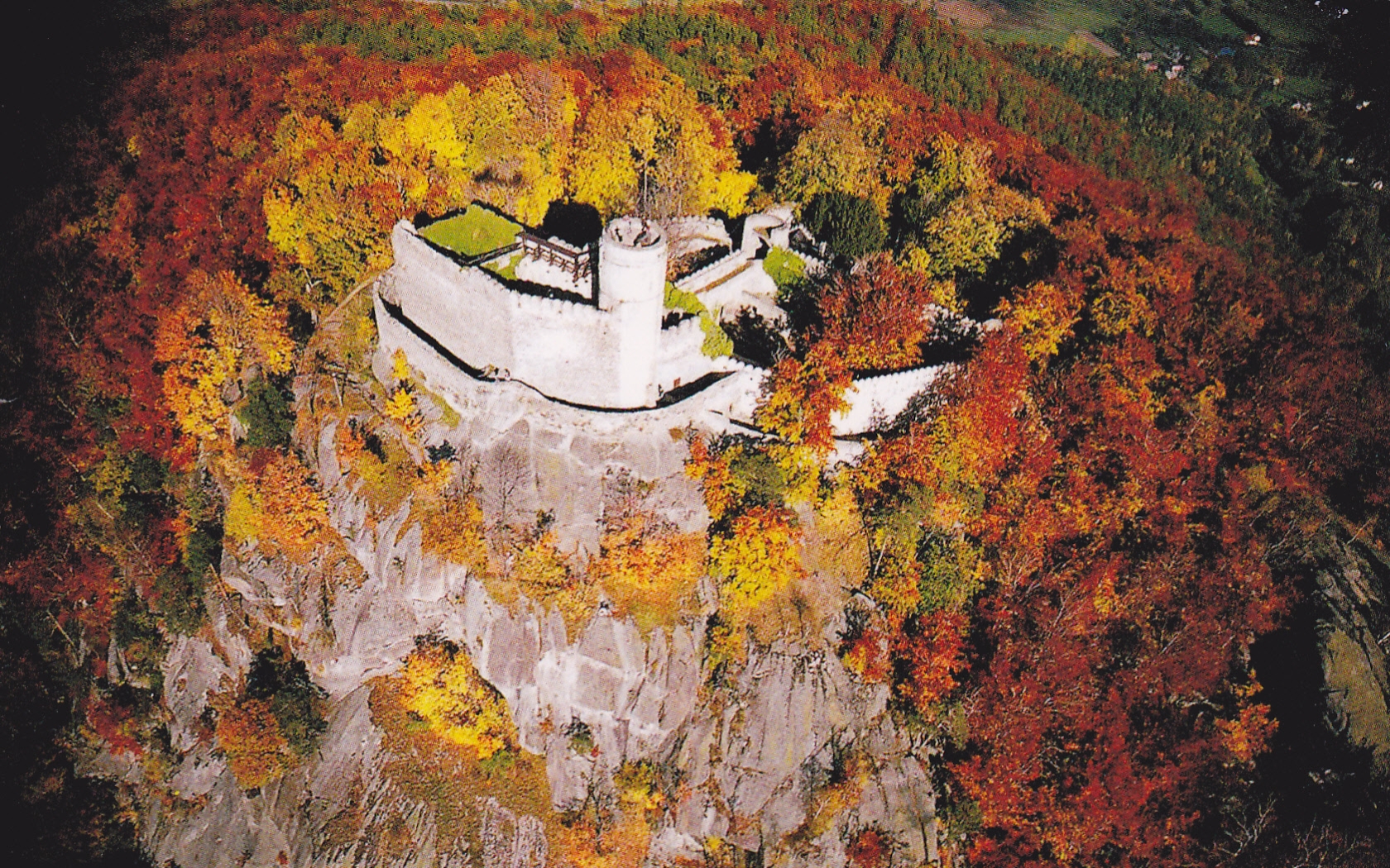 Die besten Schloss Chojnik-Hintergründe für den Telefonbildschirm