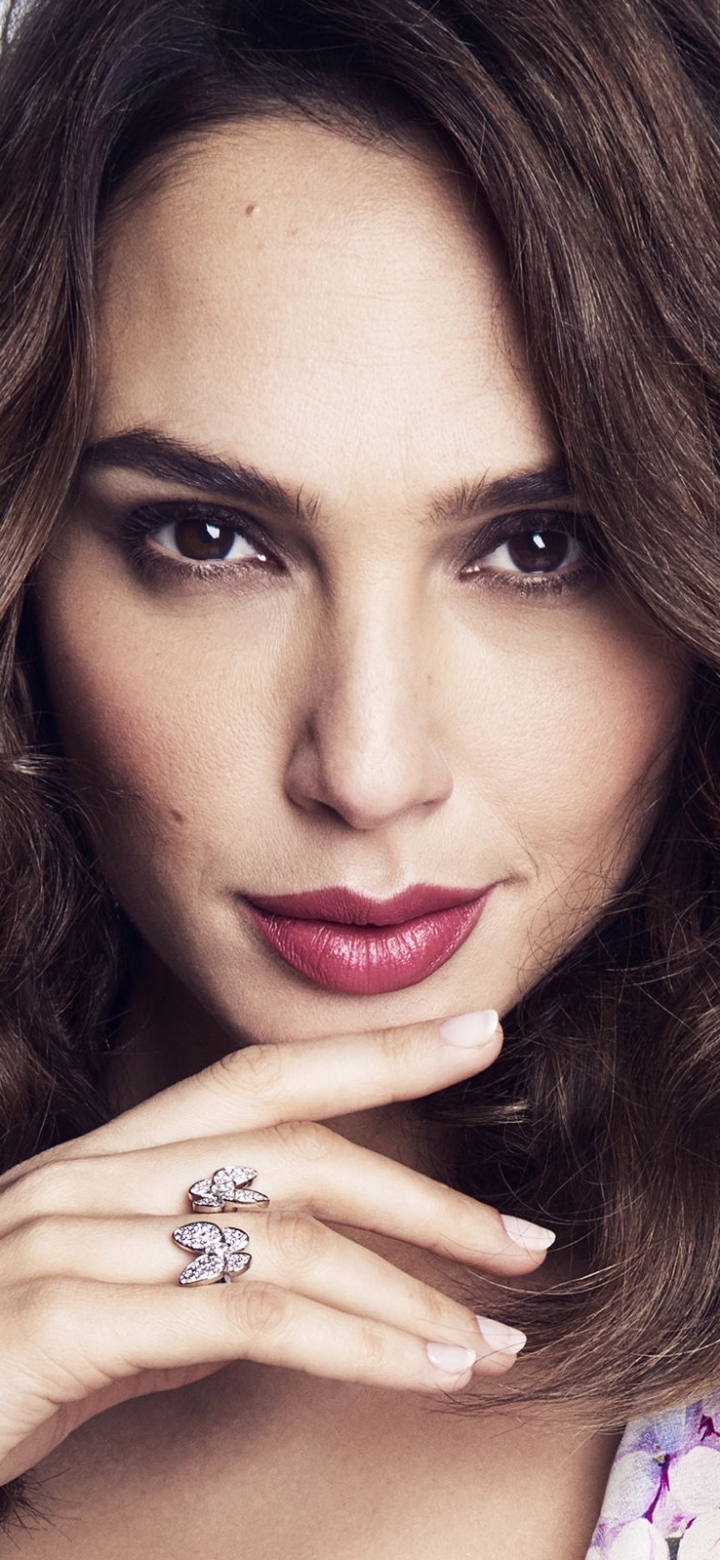 Download mobile wallpaper Face, Brunette, Celebrity, Brown Eyes, Actress, Lipstick, Gal Gadot, Israeli for free.