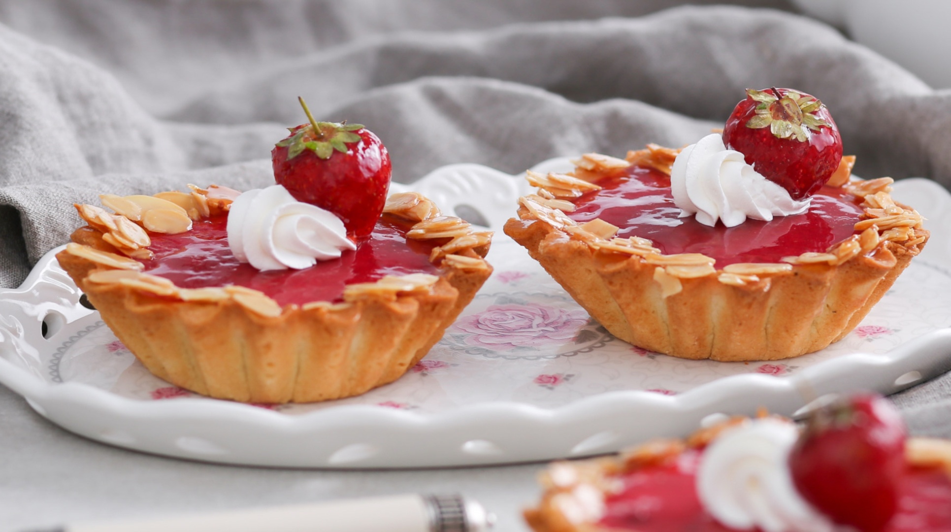 Free download wallpaper Food, Strawberry, Dessert, Pastry on your PC desktop