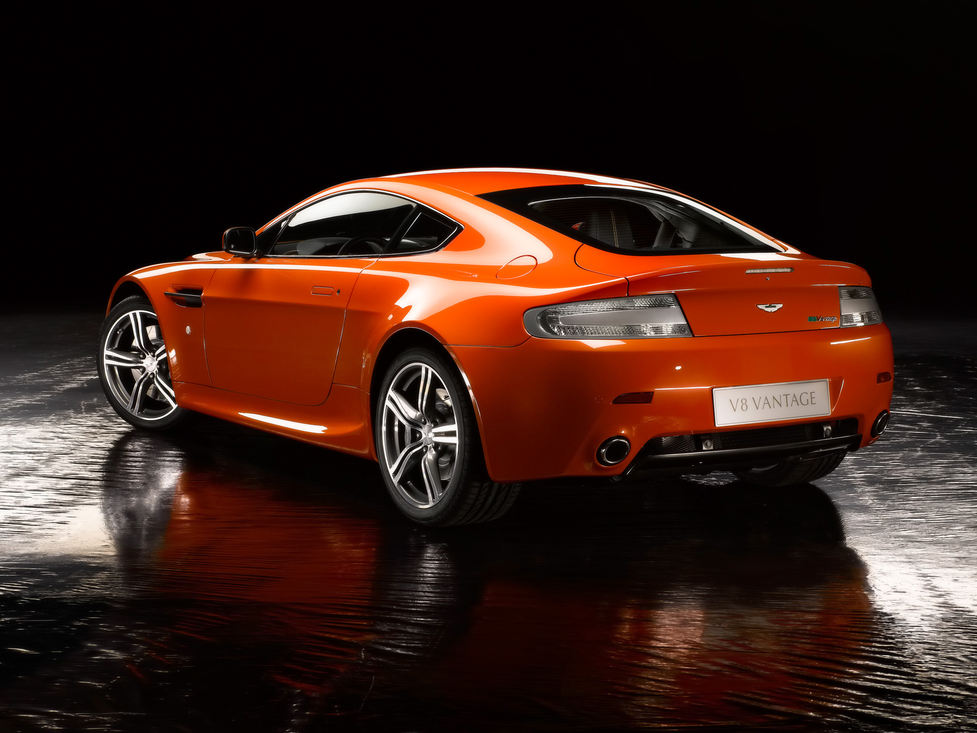 Descarga gratuita de fondo de pantalla para móvil de Aston Martin V8 Vantage, Vehículos.