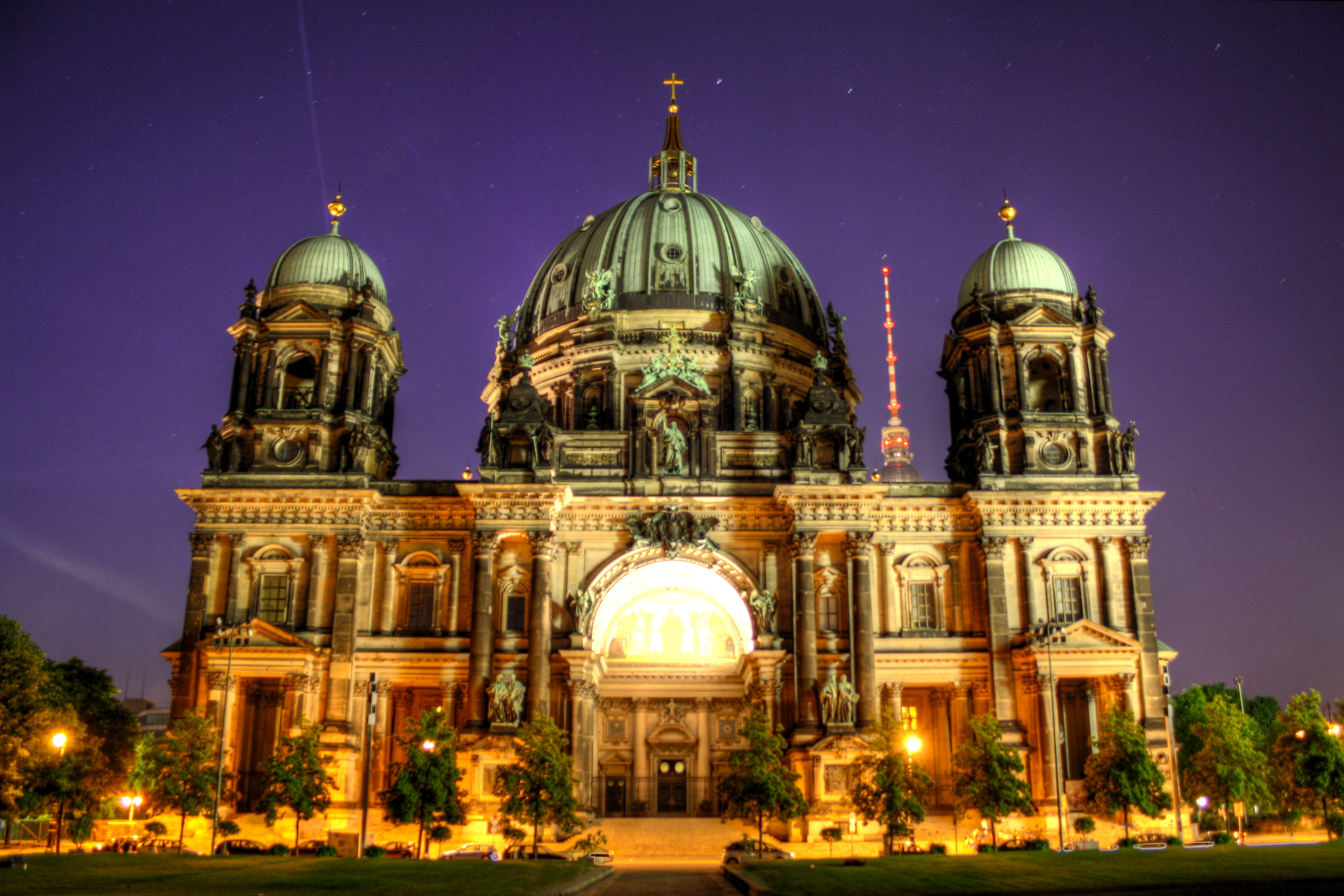 379932 скачать картинку религиозные, берлинский собор, кафедральный собор, купол, свет, соборы - обои и заставки бесплатно