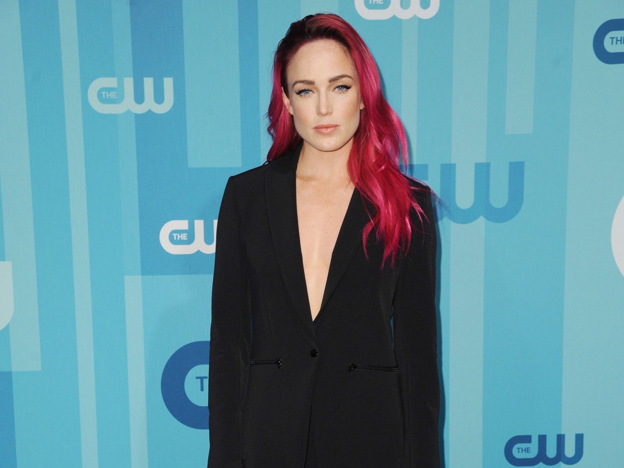 Download mobile wallpaper Blue Eyes, American, Pink Hair, Celebrity, Actress, Caity Lotz for free.