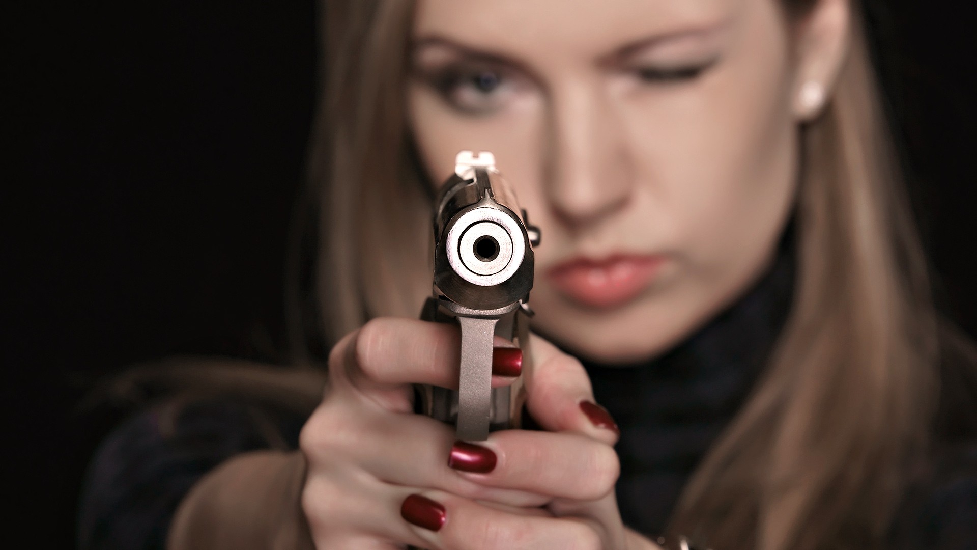 Descarga gratuita de fondo de pantalla para móvil de Mujeres, Fotografía, Pistola, Arma.