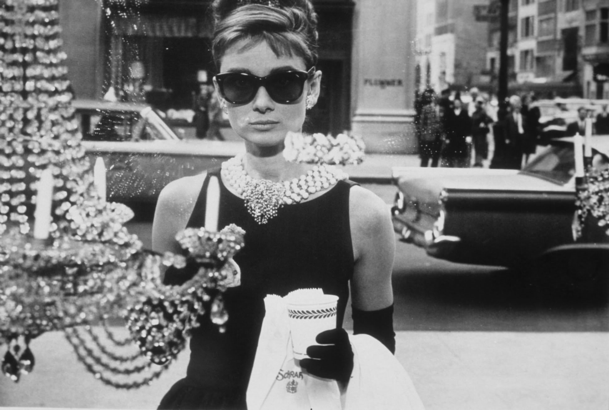 Laden Sie das Berühmtheiten, Audrey Hepburn-Bild kostenlos auf Ihren PC-Desktop herunter
