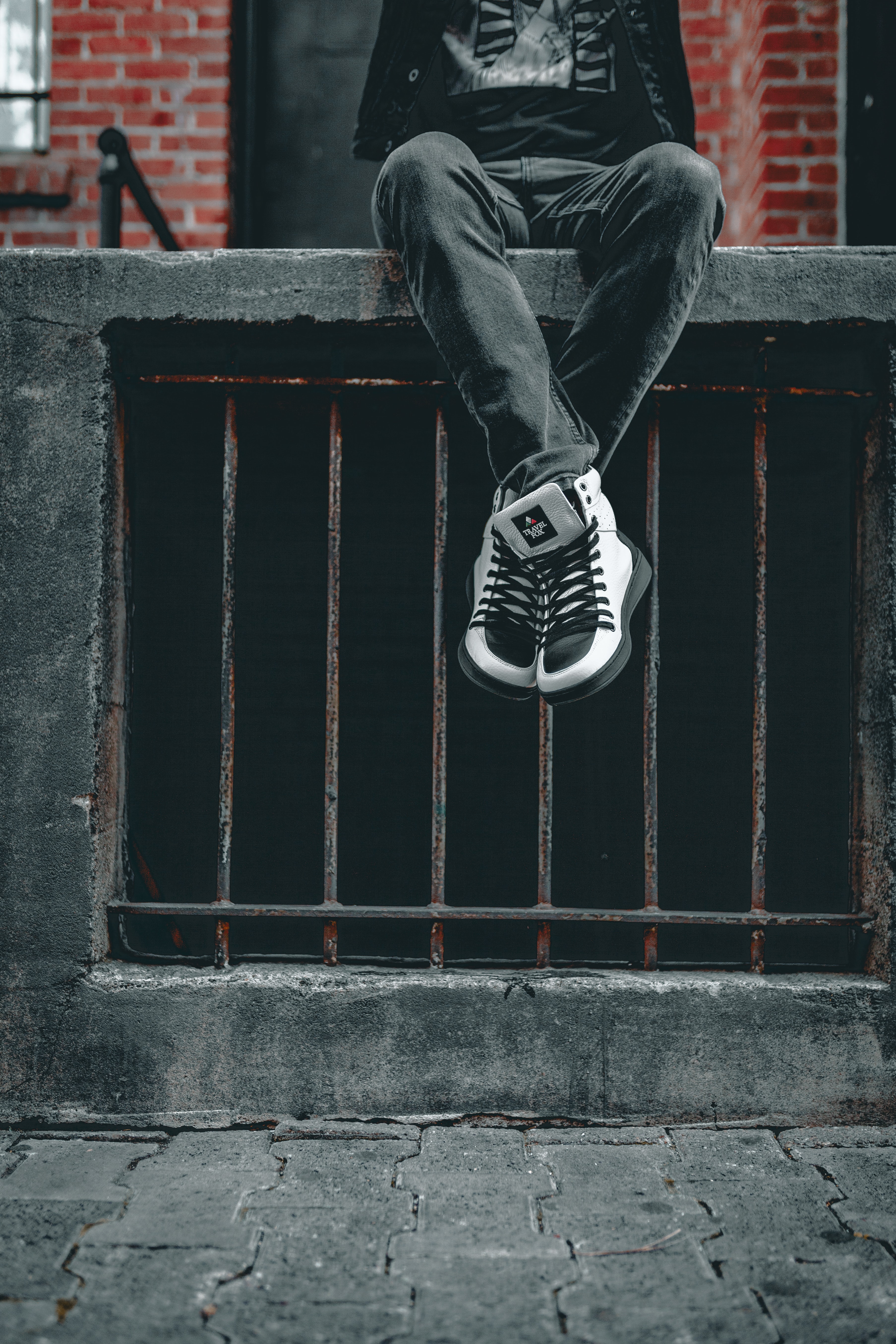 Free download wallpaper Miscellanea, Miscellaneous, Legs, Sneakers, Style, Human, Person on your PC desktop