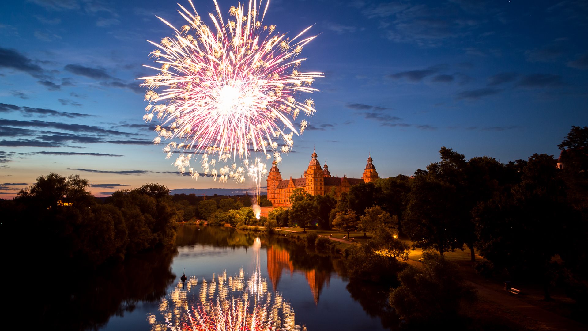 Handy-Wallpaper Feuerwerk, Fotografie, Nacht kostenlos herunterladen.