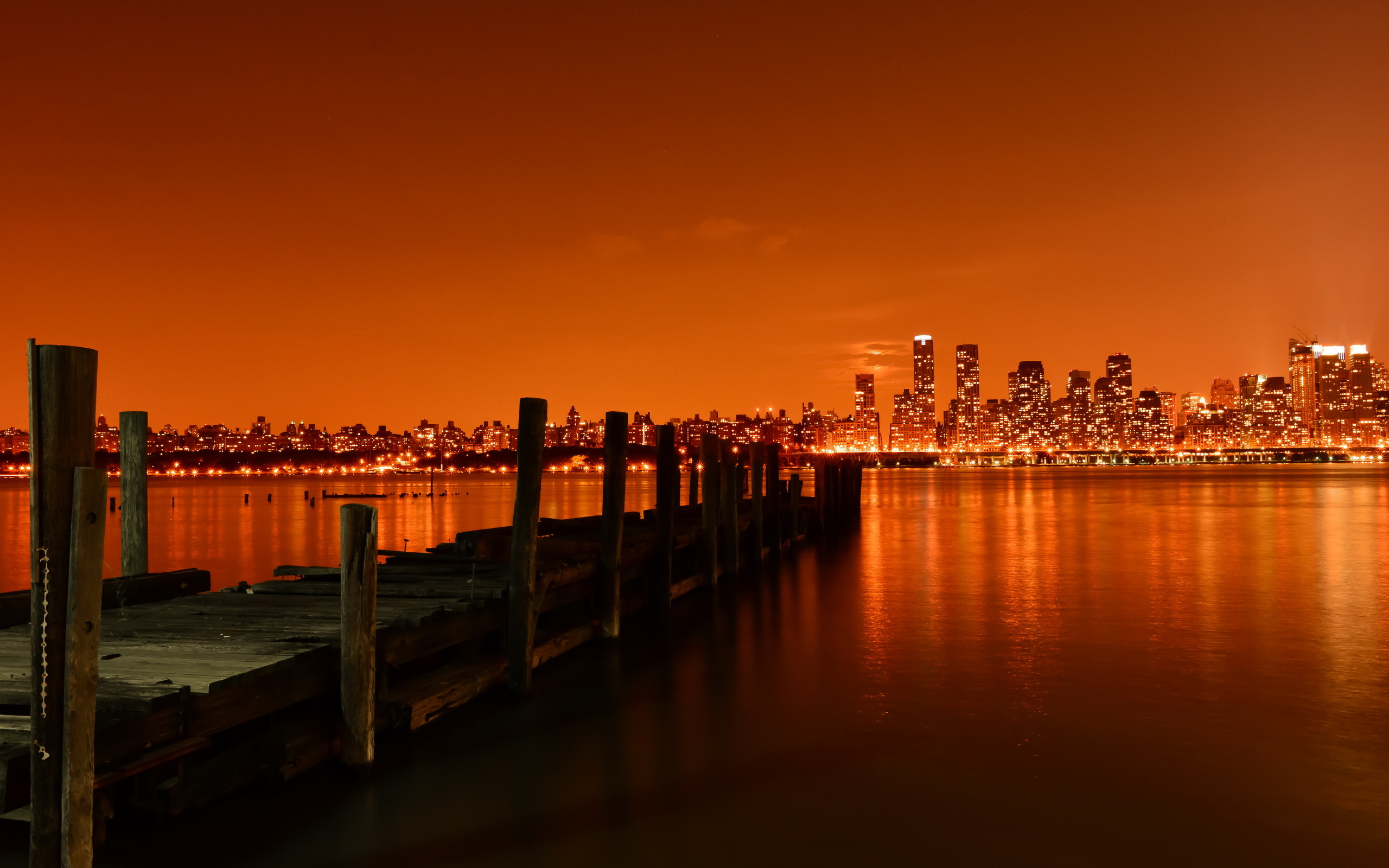 Descarga gratuita de fondo de pantalla para móvil de Ciudades, Ciudad, Muelle, Oscuridad, Nueva York, Hecho Por El Hombre, Color Naranja), Río Hudson.