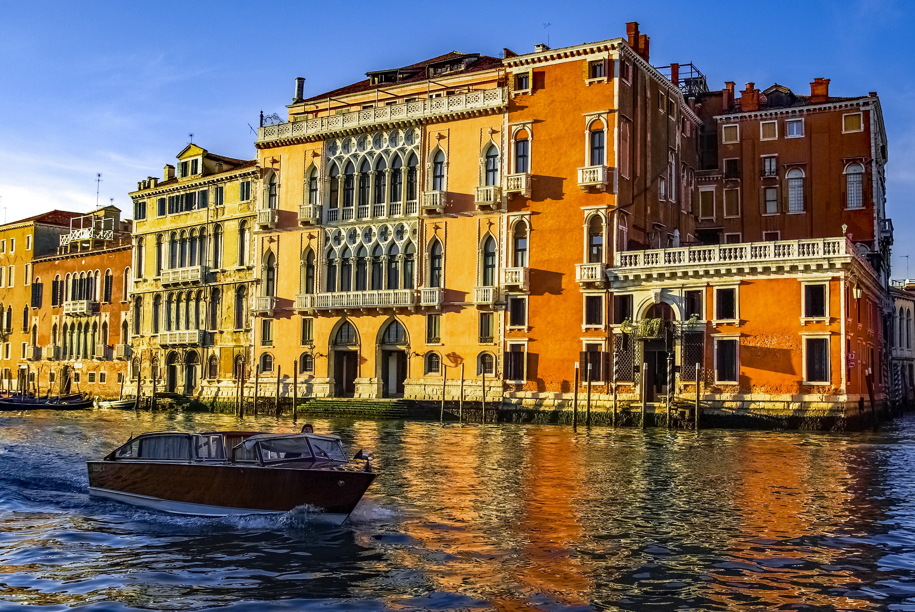 Скачать обои бесплатно Канал, Города, Лодка, Венеция, Италия картинка на рабочий стол ПК