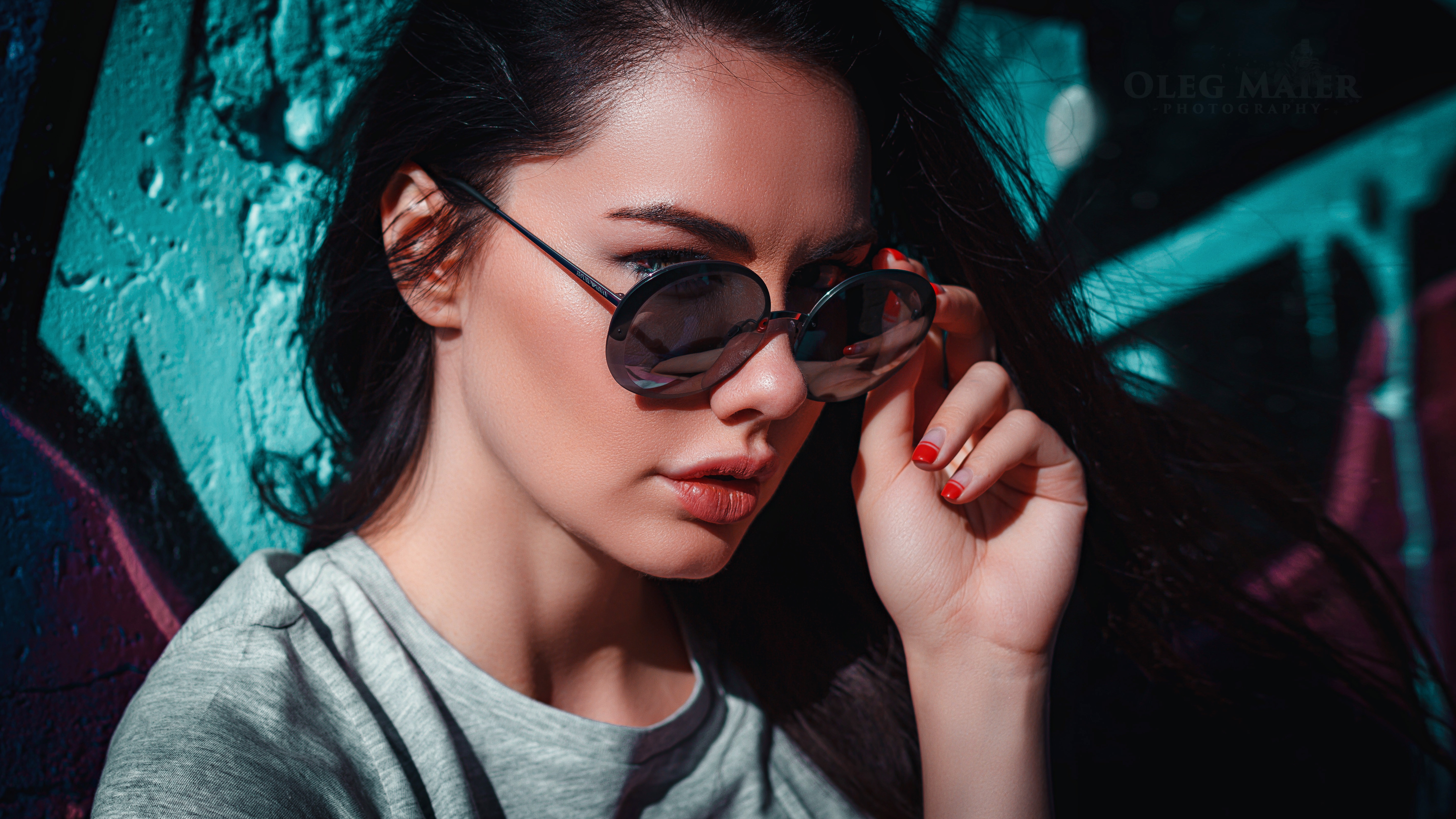 Handy-Wallpaper Gesicht, Sonnenbrille, Modell, Frauen, Schwarzes Haar kostenlos herunterladen.
