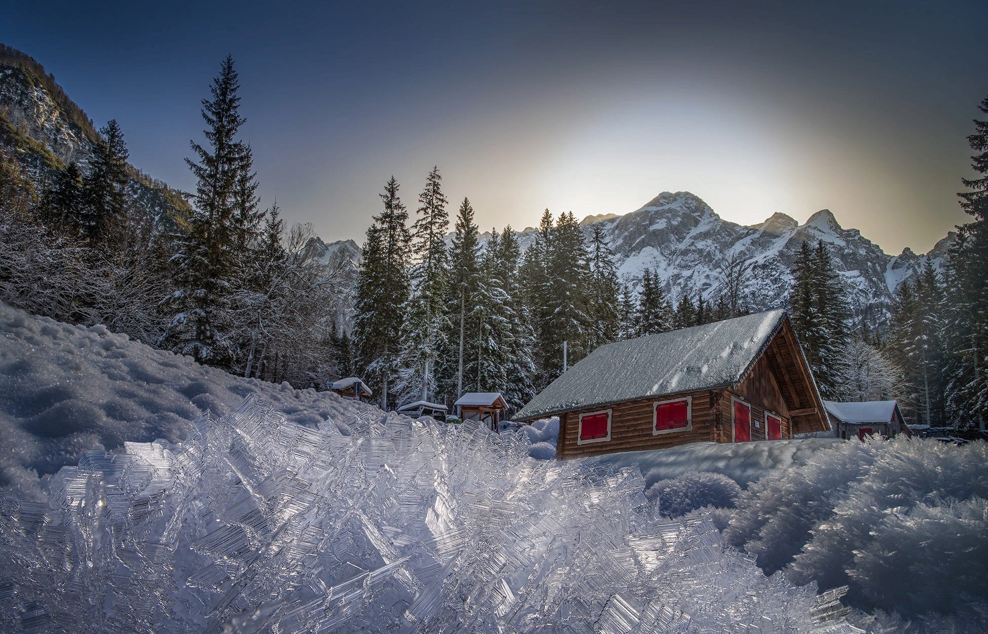 1002803画像をダウンロード写真撮影, 冬, キャビン, モミの木, 家, 山, 自然, 雪-壁紙とスクリーンセーバーを無料で