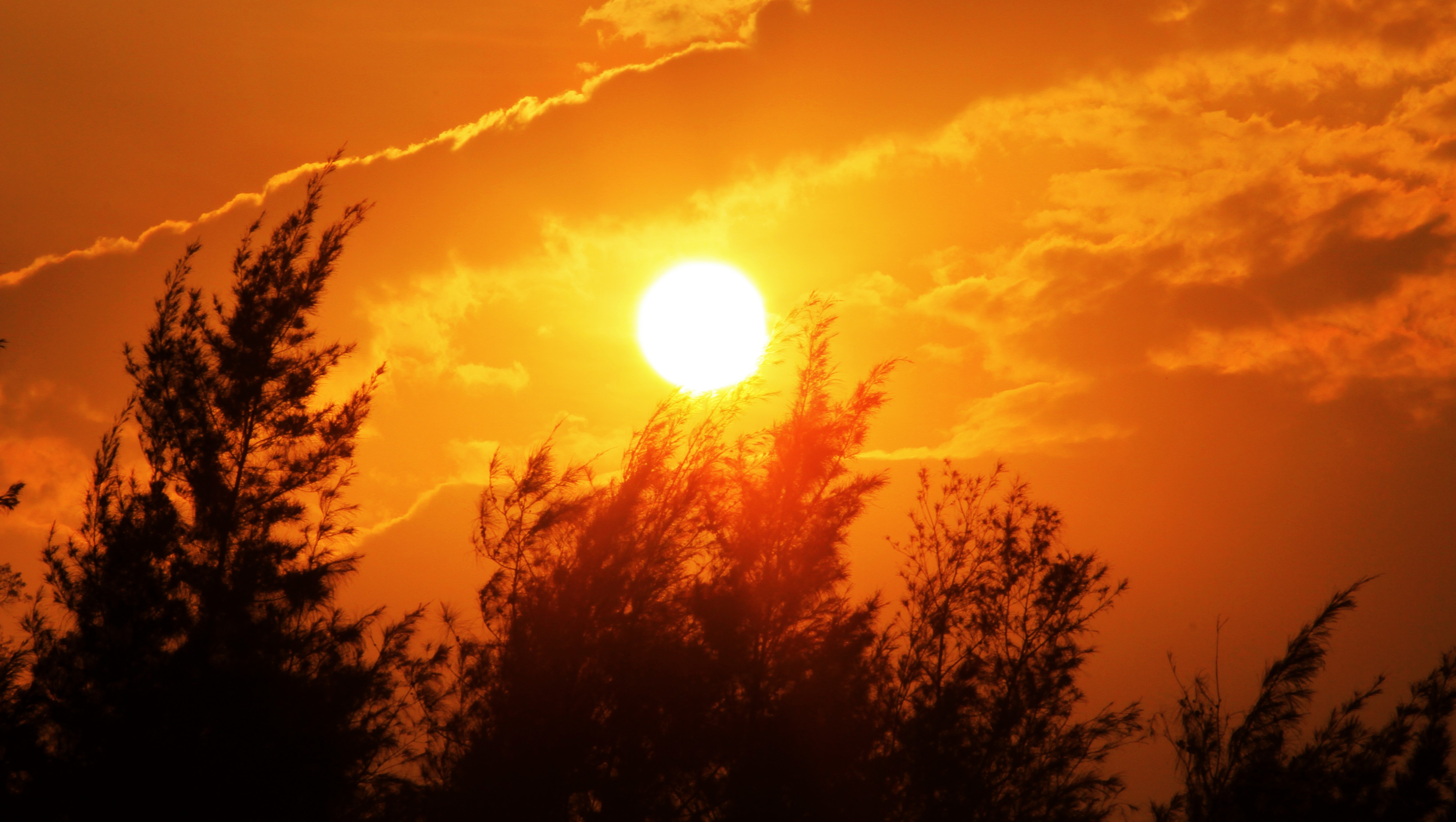 Free download wallpaper Nature, Sunset, Sky, Sun, Earth, Orange (Color) on your PC desktop