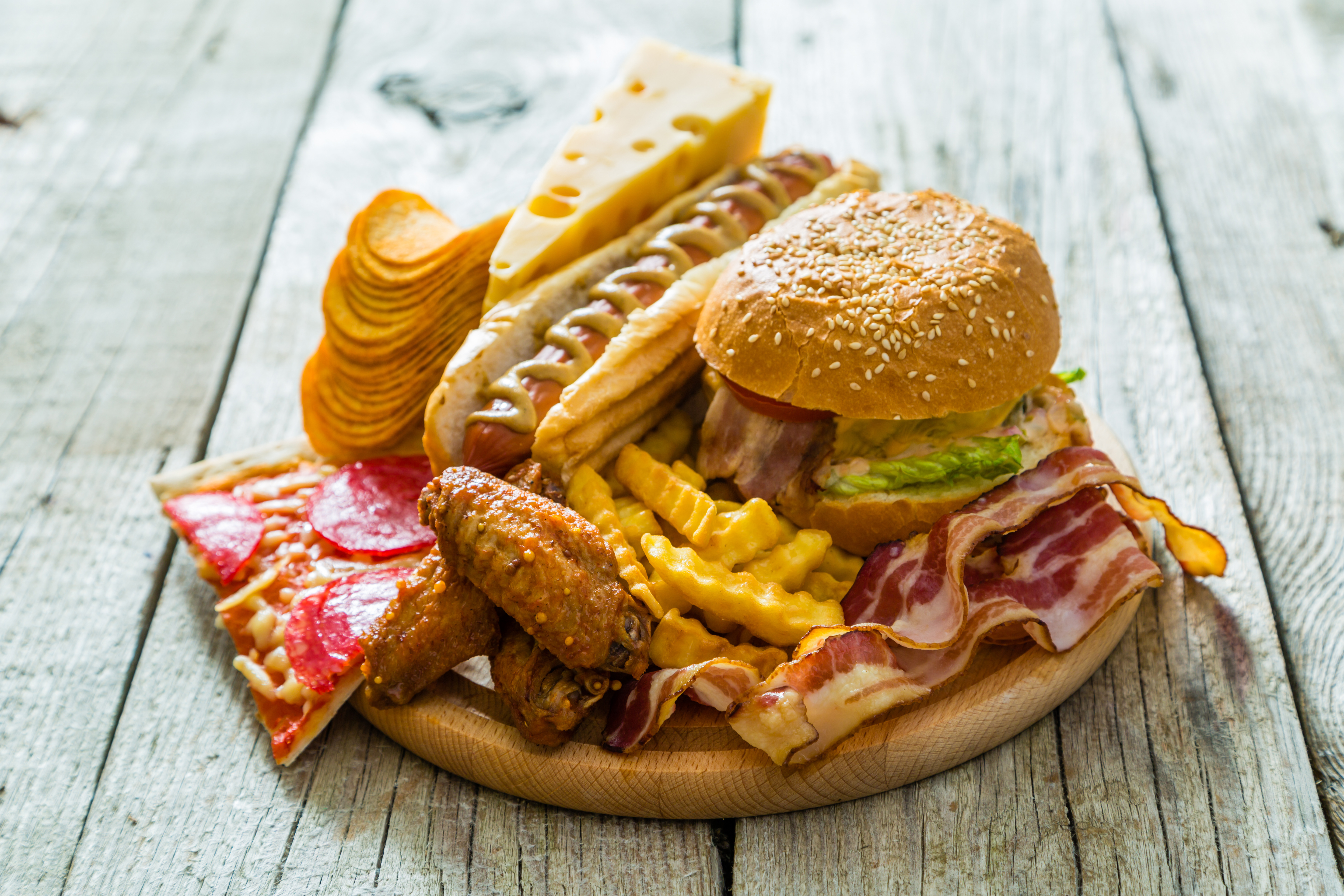 856192 Hintergrundbild herunterladen nahrungsmittel, mahlzeit, hamburger, käse, pommes frittes, hotdog, fleisch, pizza - Bildschirmschoner und Bilder kostenlos