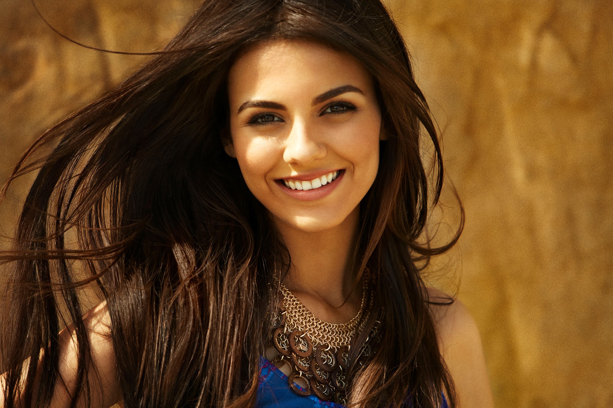 Download mobile wallpaper Brunette, Celebrity, Brown Eyes, Actress, Victoria Justice for free.